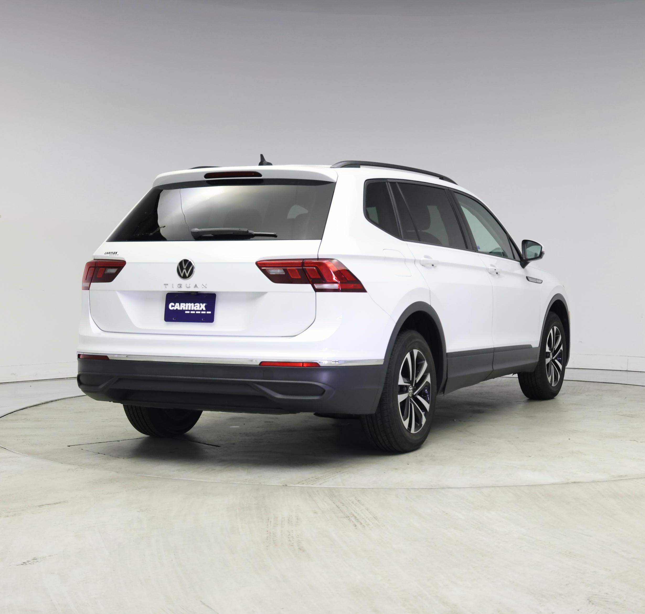Thumbnail: 2022 Volkswagen Tiguan - 8