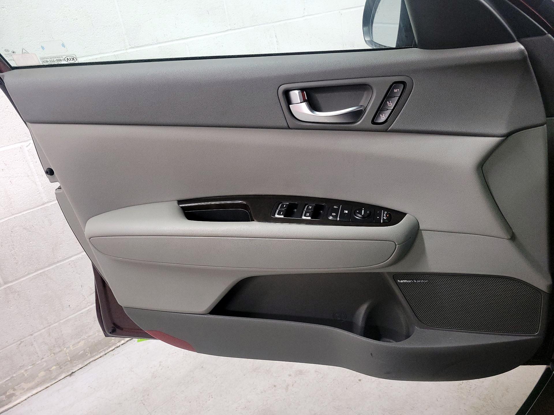 Thumbnail: 2016 Kia Optima - 12
