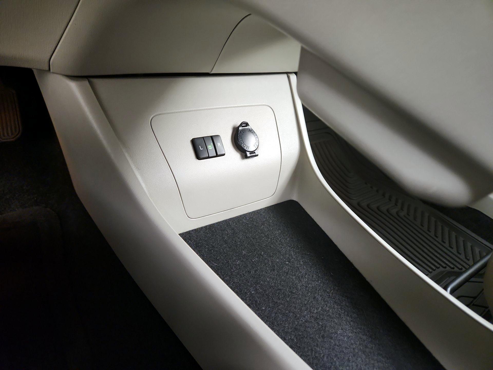Thumbnail: 2014 Toyota Prius - 18
