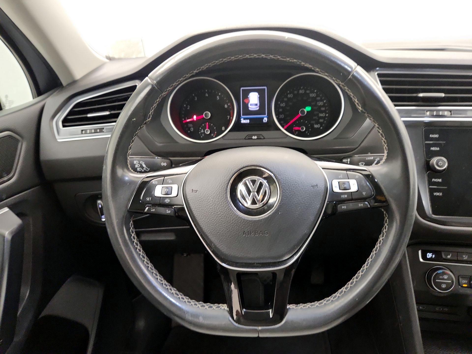 Thumbnail: 2021 Volkswagen Tiguan - 10