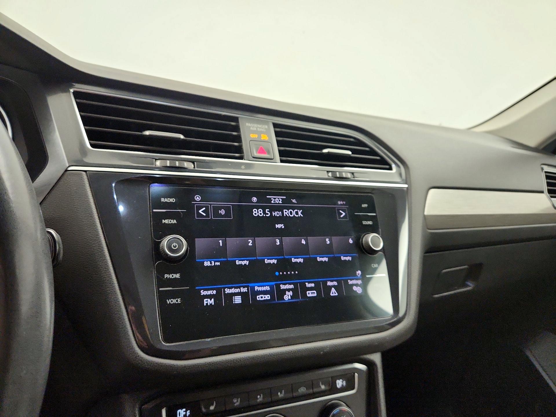 Thumbnail: 2021 Volkswagen Tiguan - 15