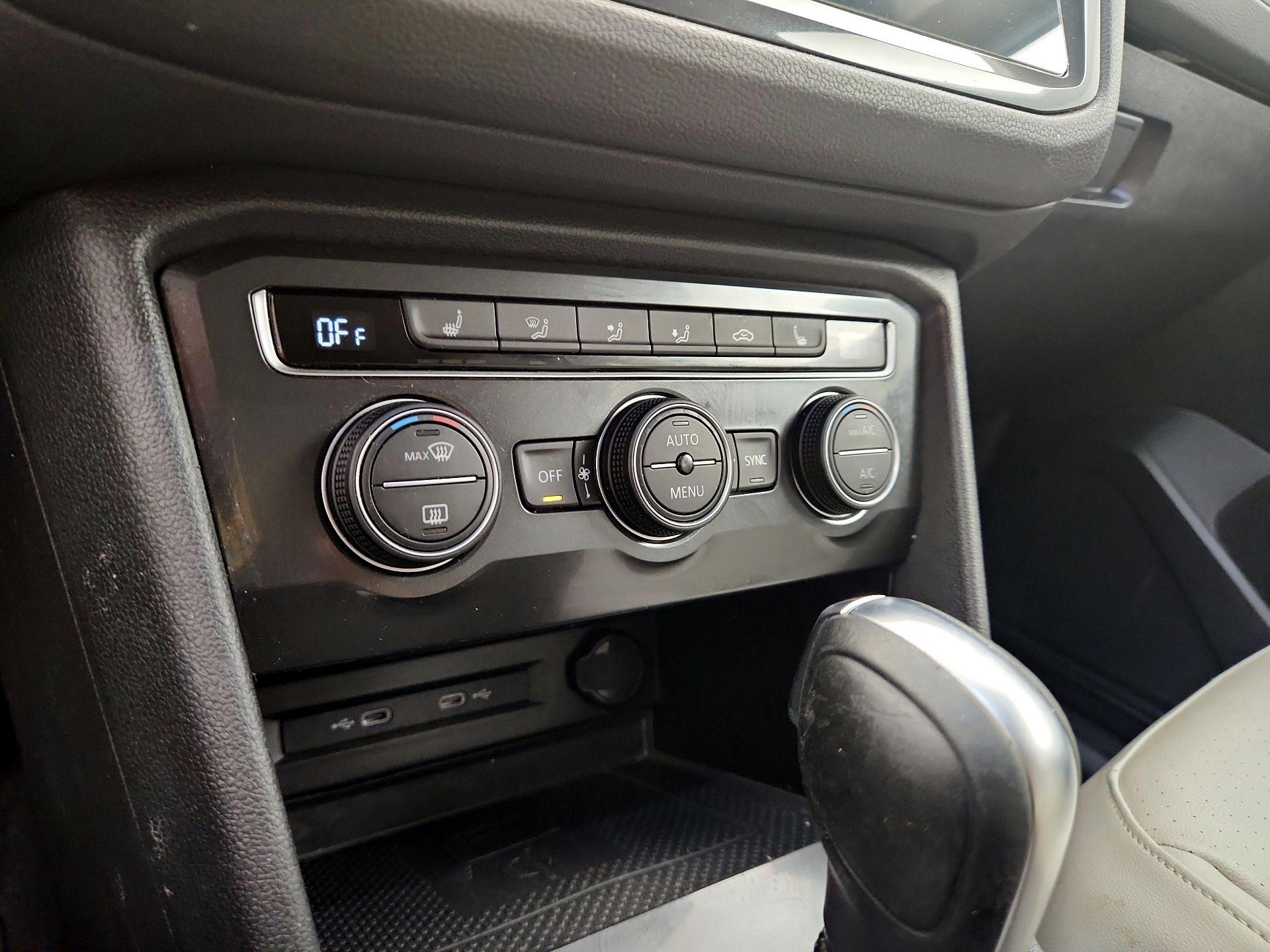 Thumbnail: 2021 Volkswagen Tiguan - 16