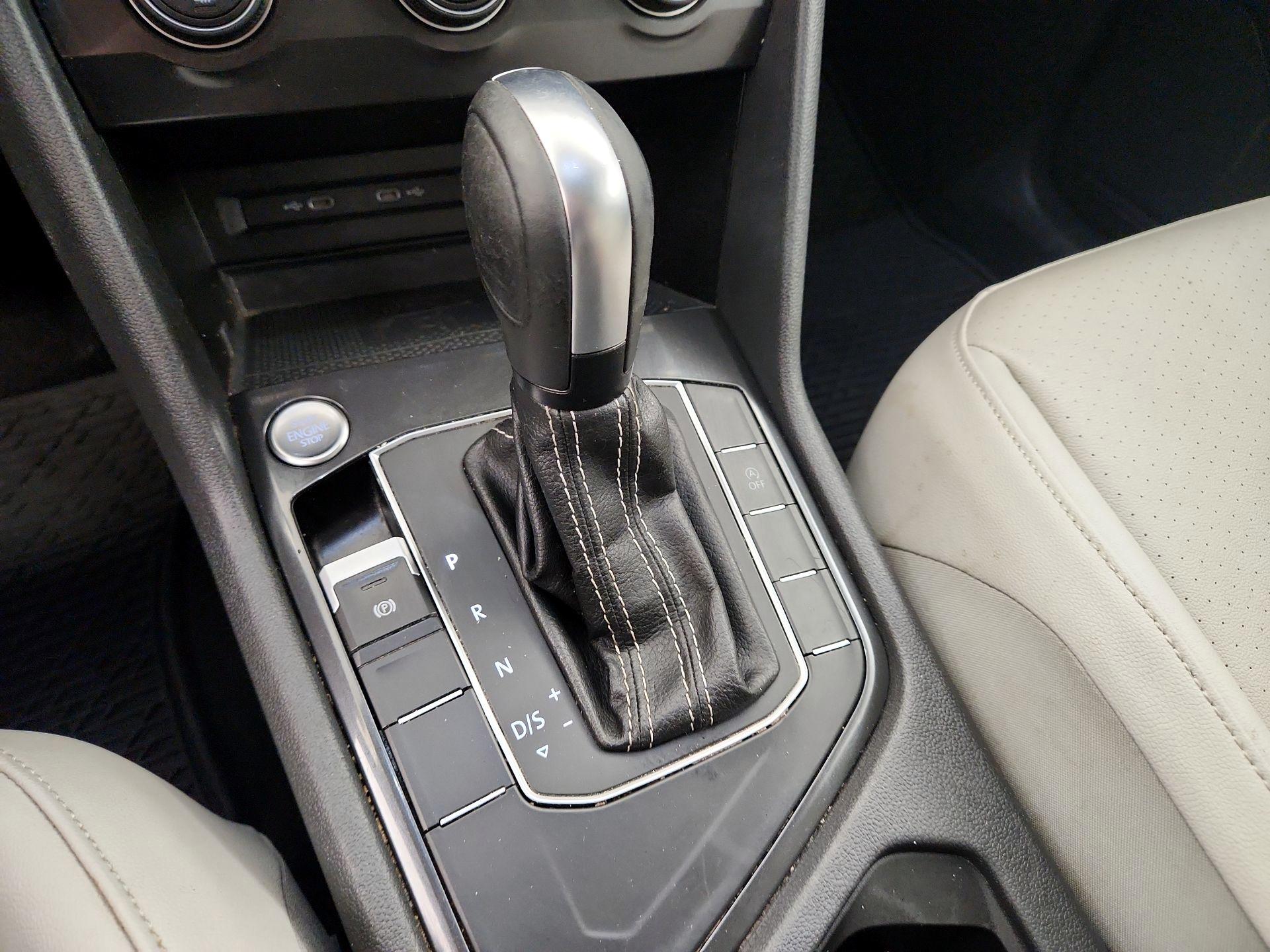 Thumbnail: 2021 Volkswagen Tiguan - 17