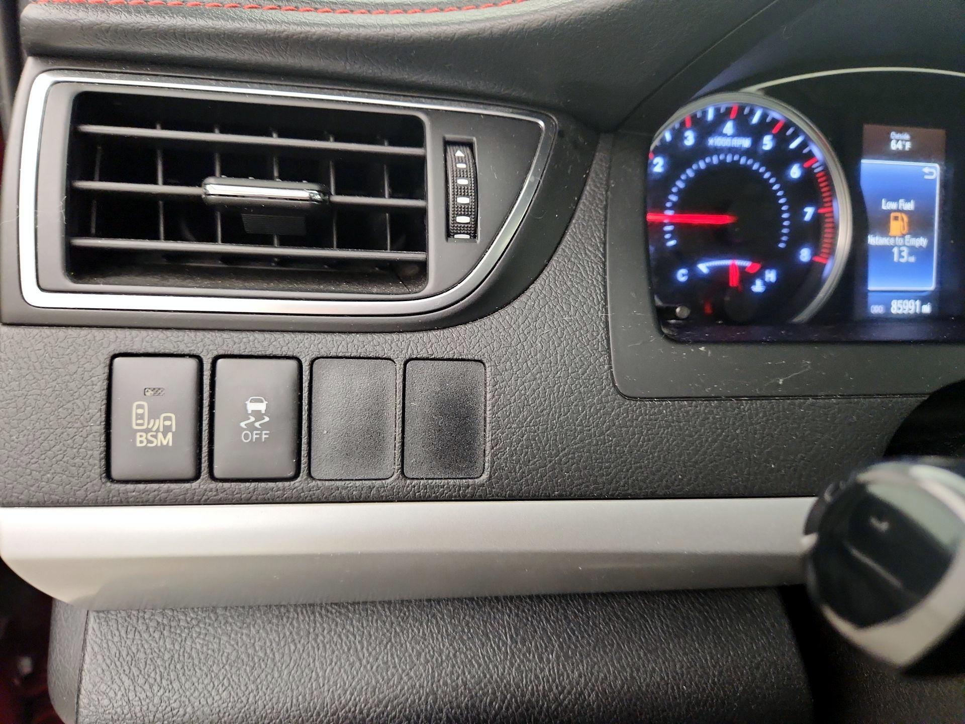 Thumbnail: 2016 Toyota Camry - 13