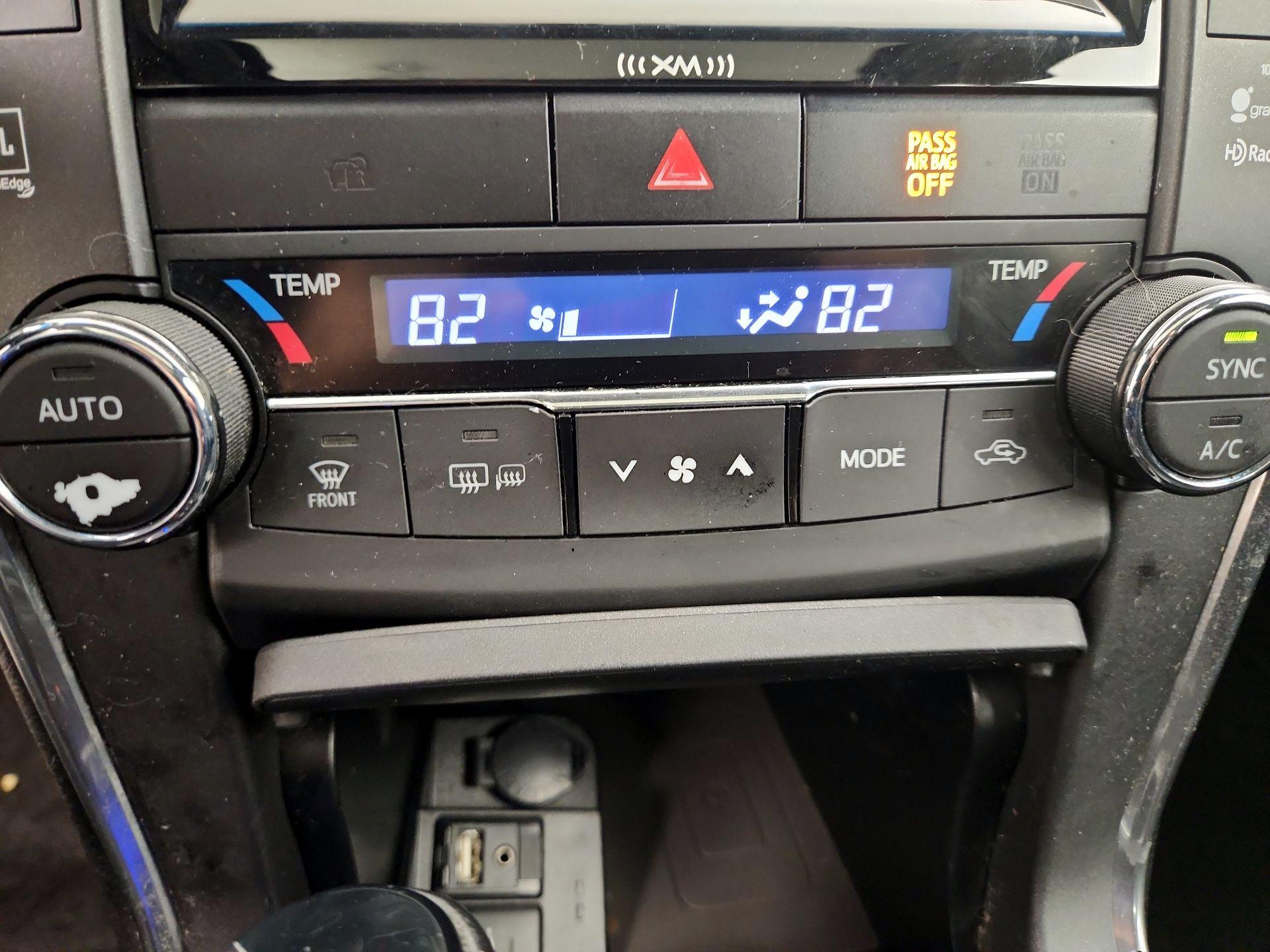Thumbnail: 2016 Toyota Camry - 16