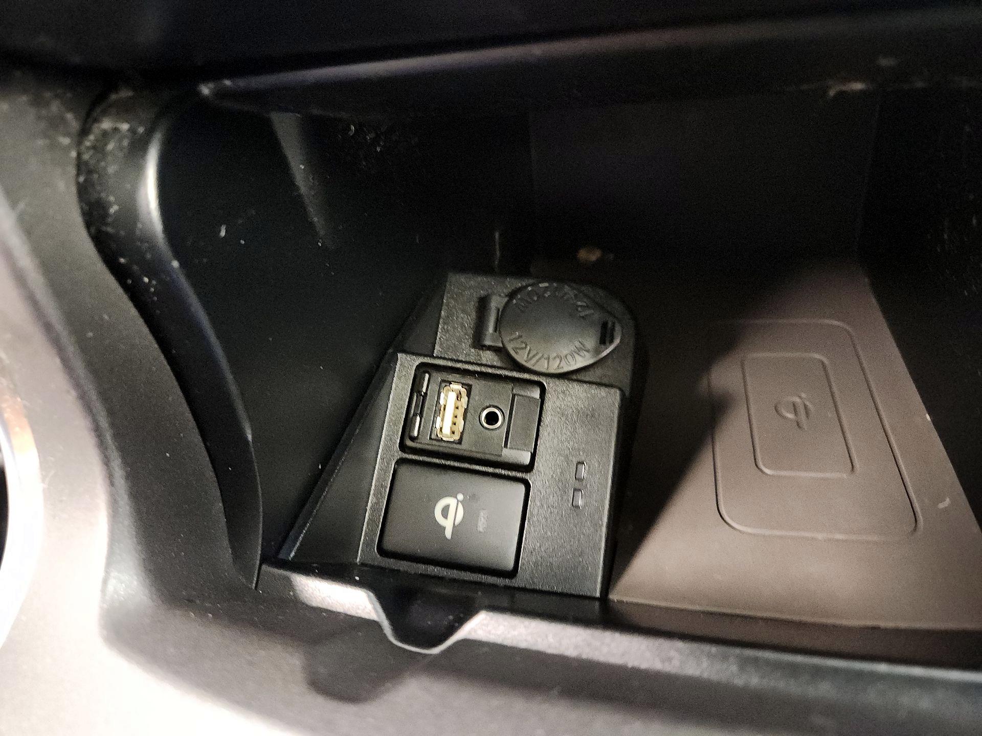Thumbnail: 2016 Toyota Camry - 18