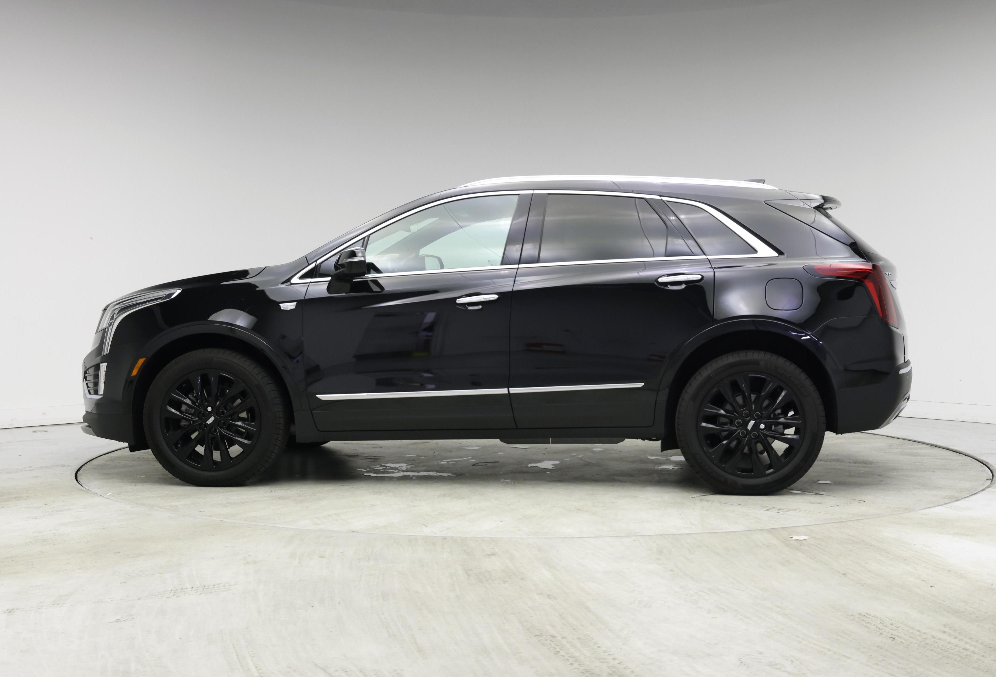 Thumbnail: 2024 Cadillac XT5 - 3