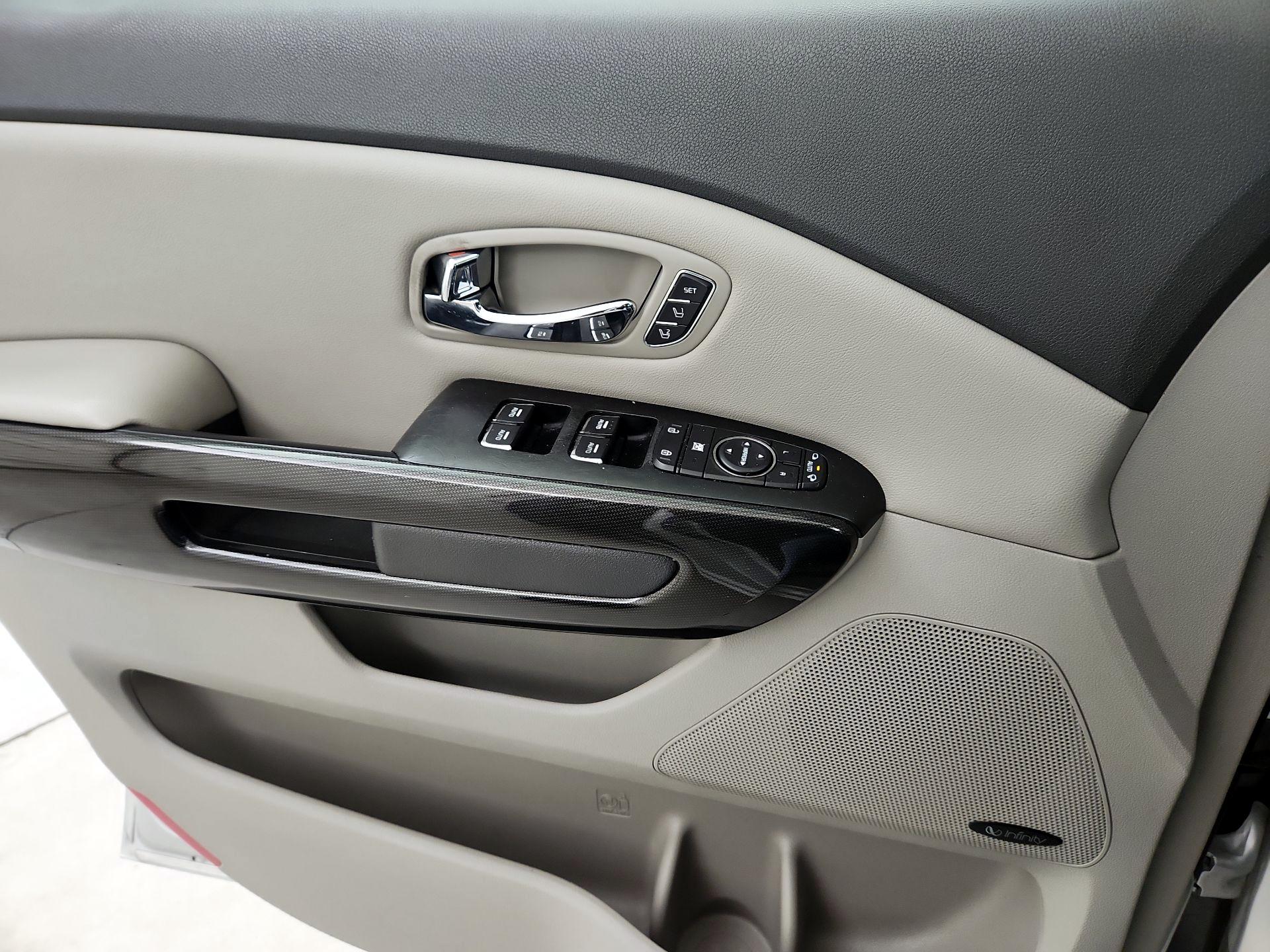 Thumbnail: 2016 Kia Sedona - 12