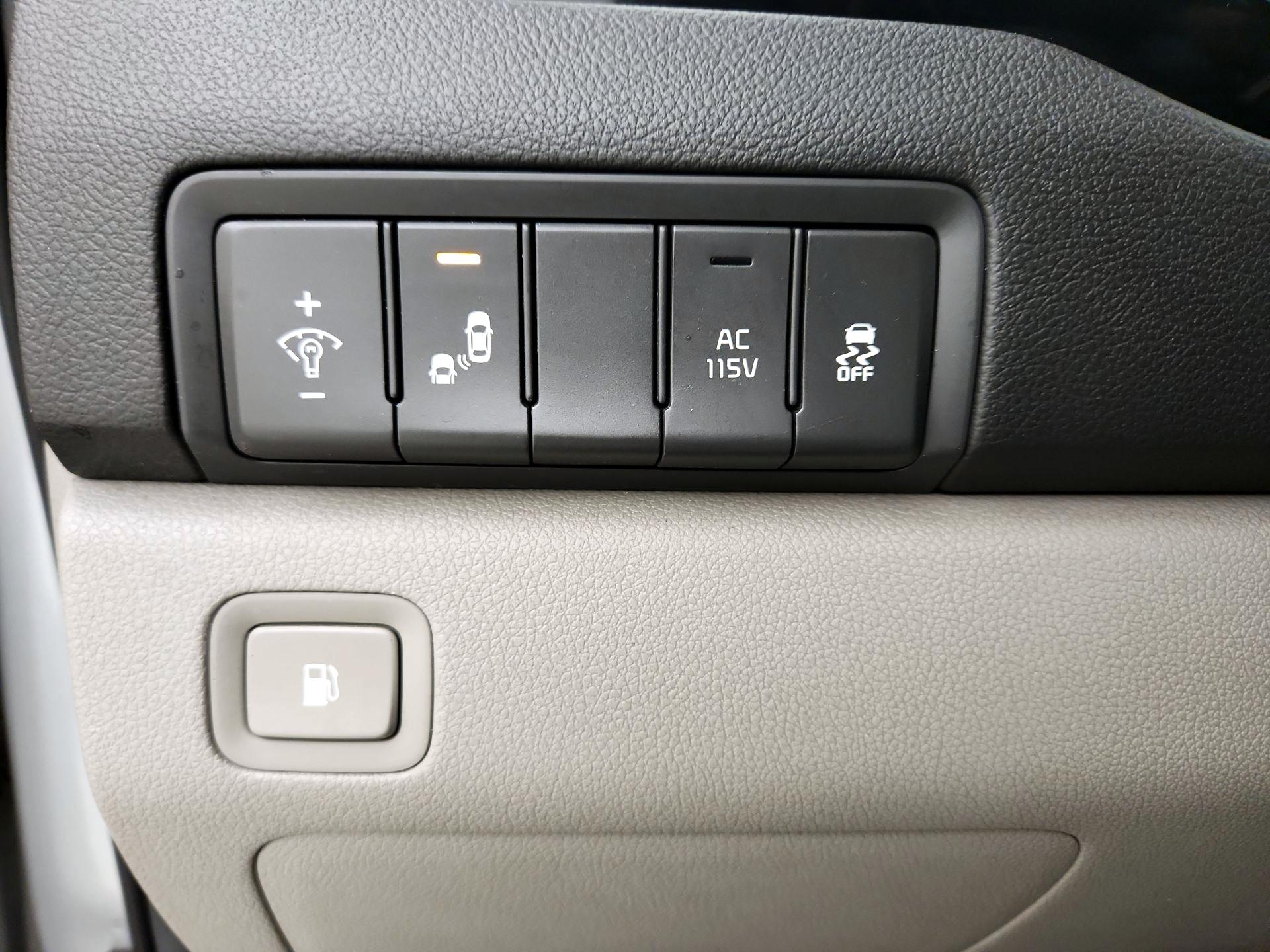 Thumbnail: 2016 Kia Sedona - 13