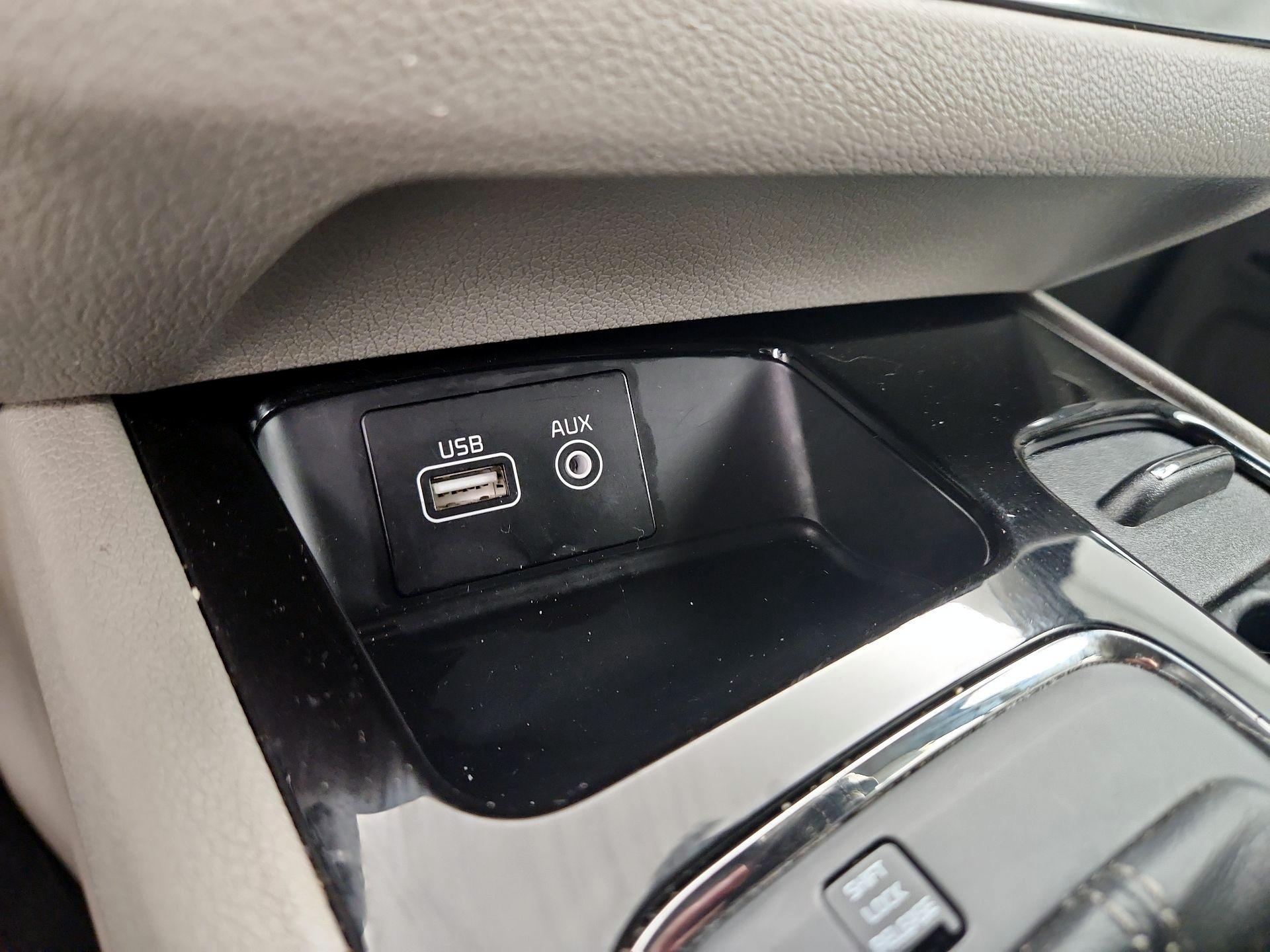 Thumbnail: 2016 Kia Sedona - 19