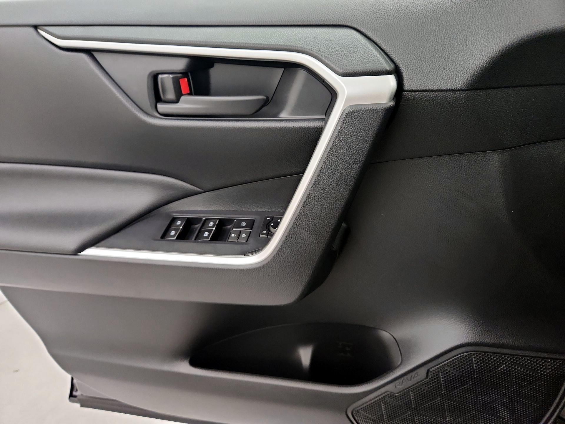 Thumbnail: 2021 Toyota RAV4 - 12