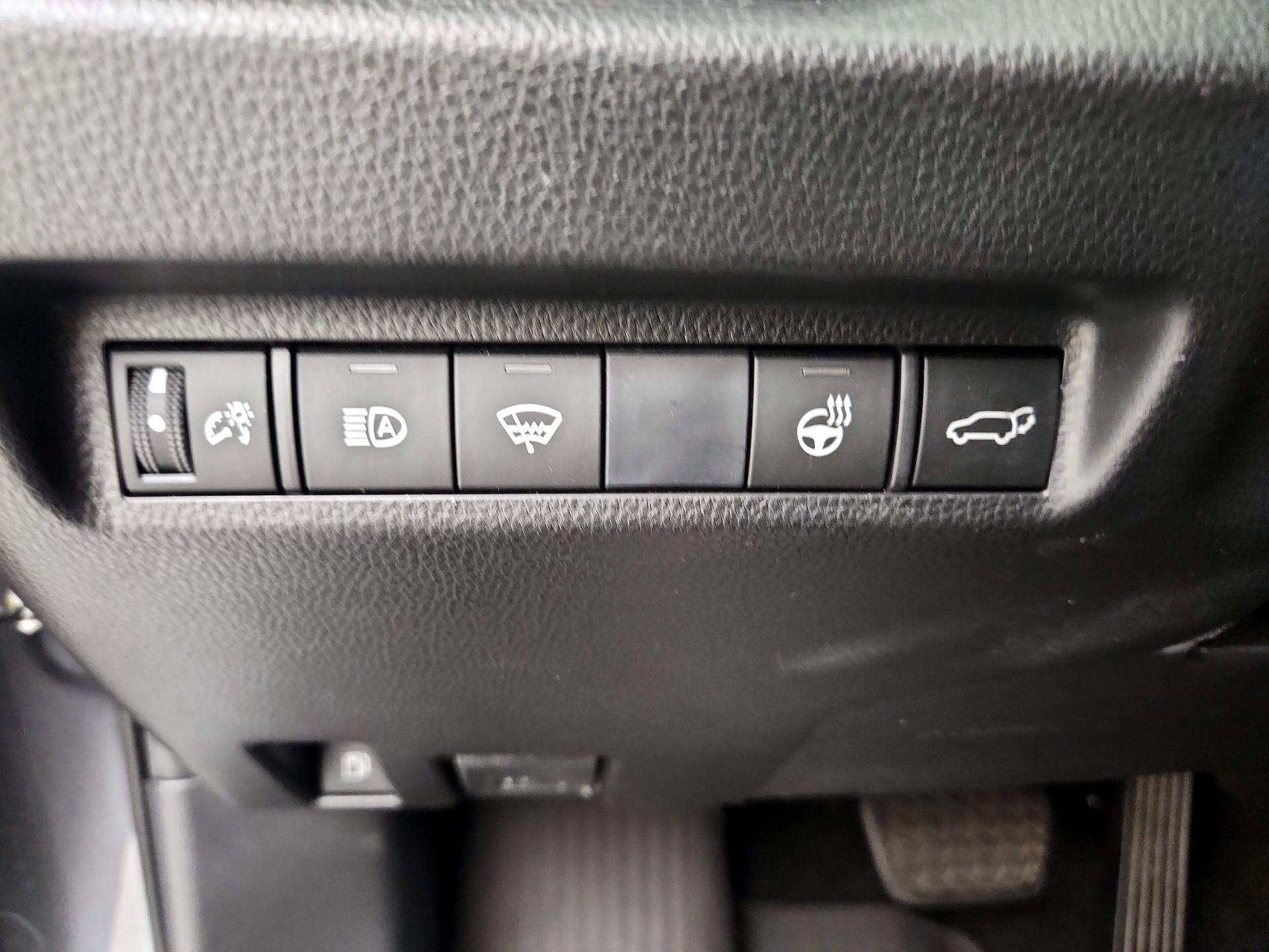 Thumbnail: 2021 Toyota RAV4 - 13