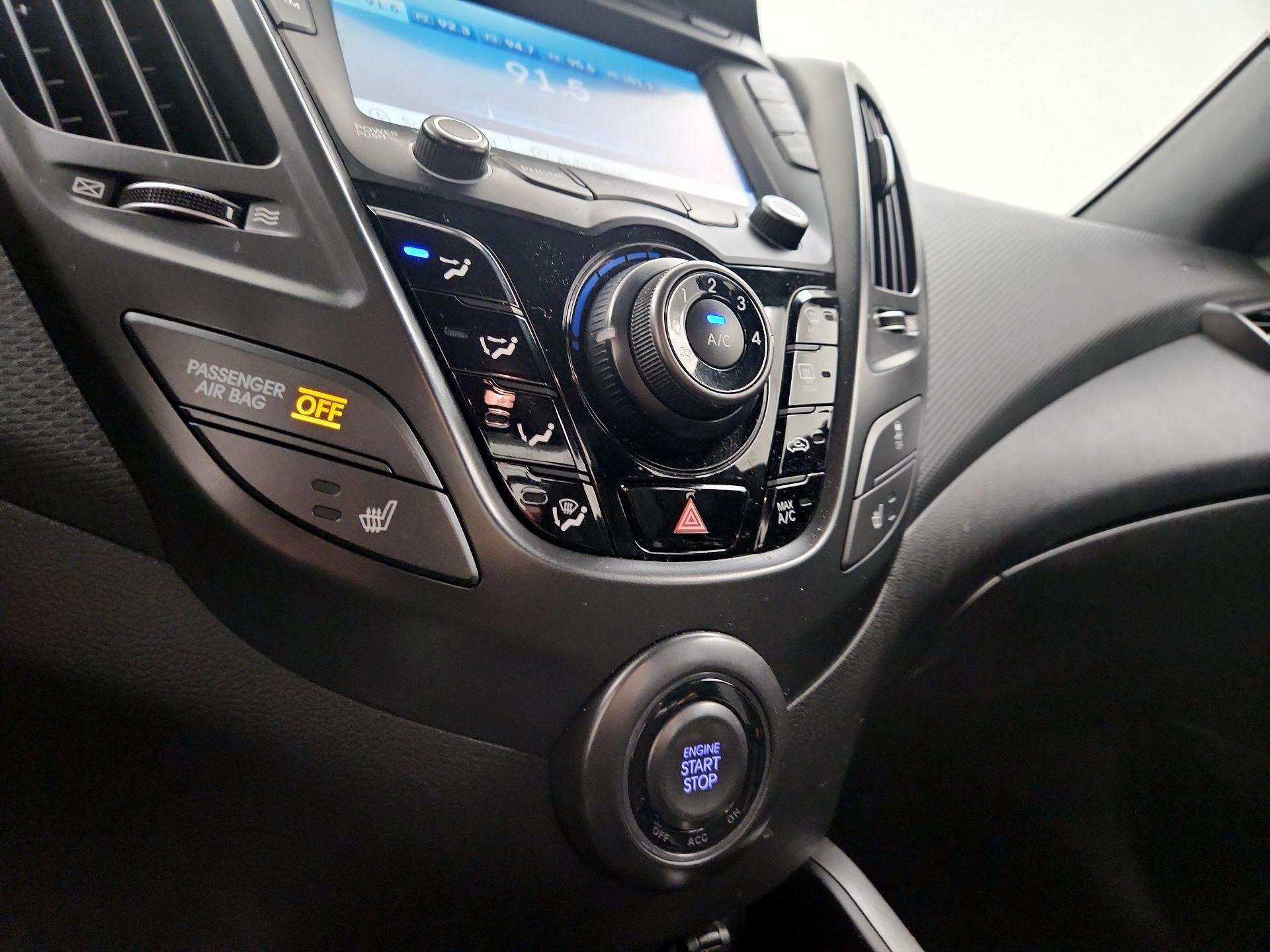 Thumbnail: 2016 Hyundai Veloster - 16