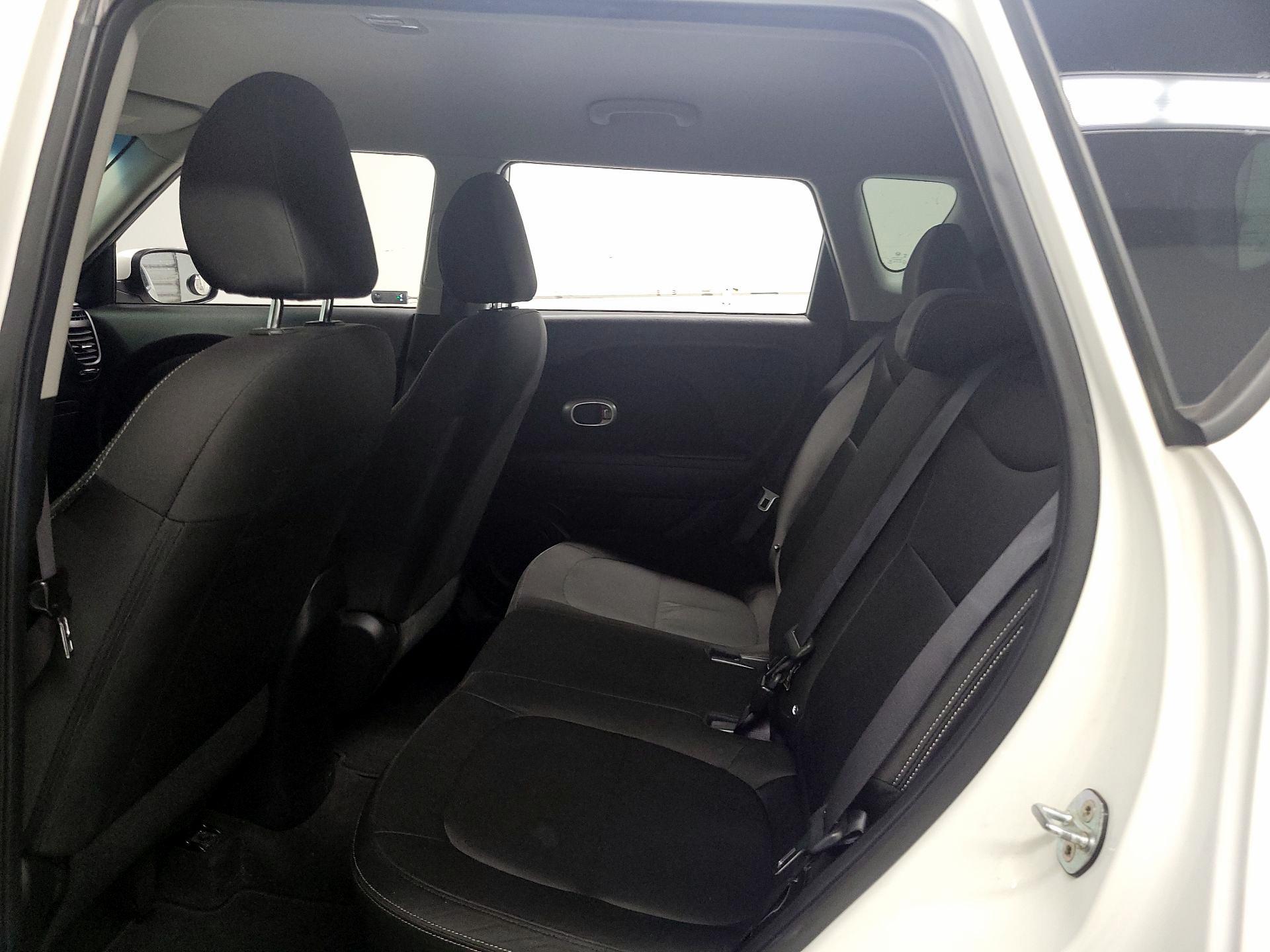 Thumbnail: 2016 Kia Soul - 16