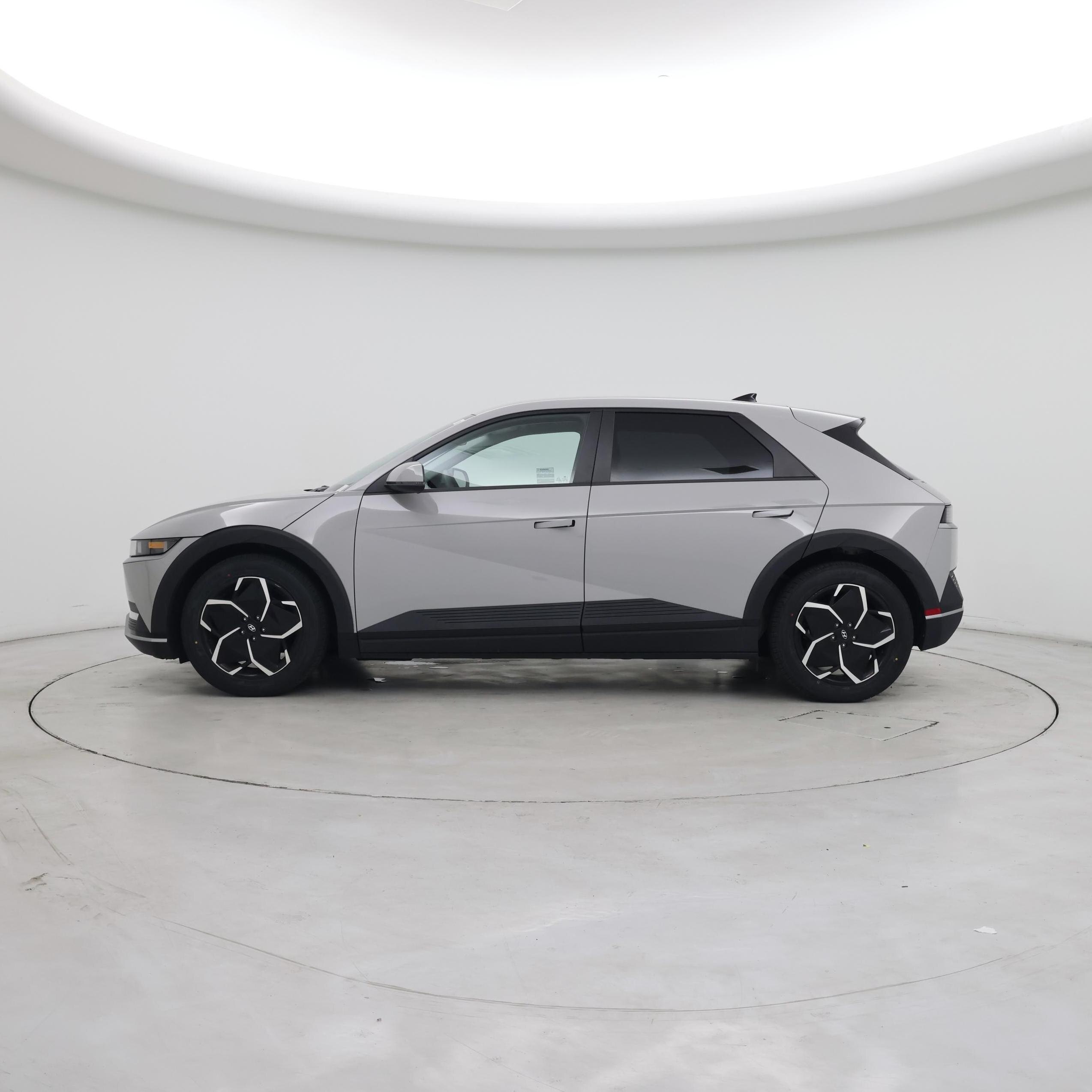 Thumbnail: 2023 Hyundai Ioniq 5 - 3