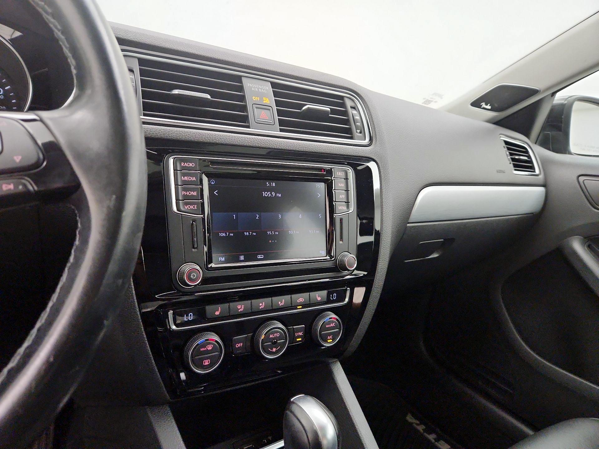 Thumbnail: 2018 Volkswagen Jetta - 16