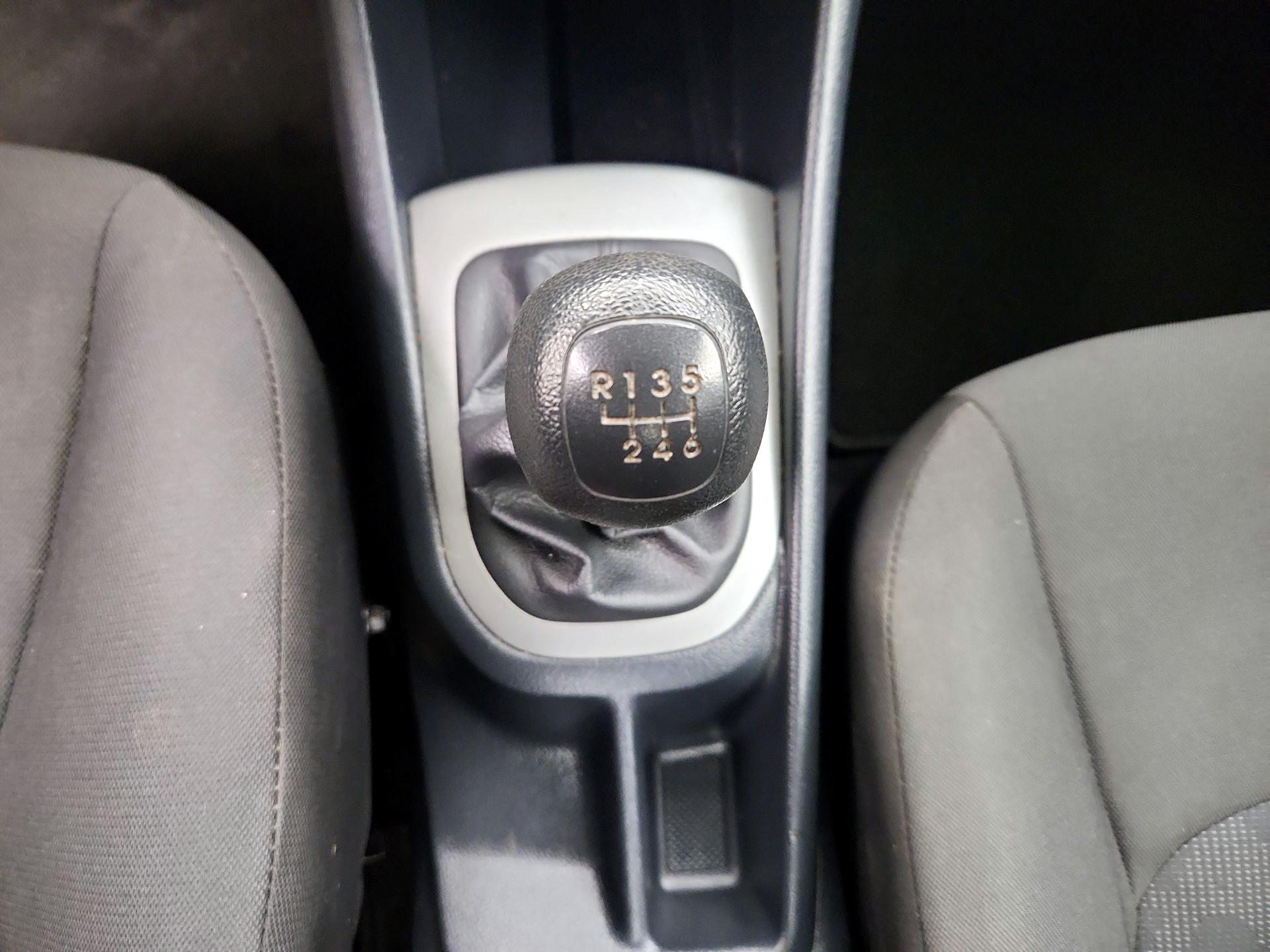 Thumbnail: 2017 Kia Rio - 16