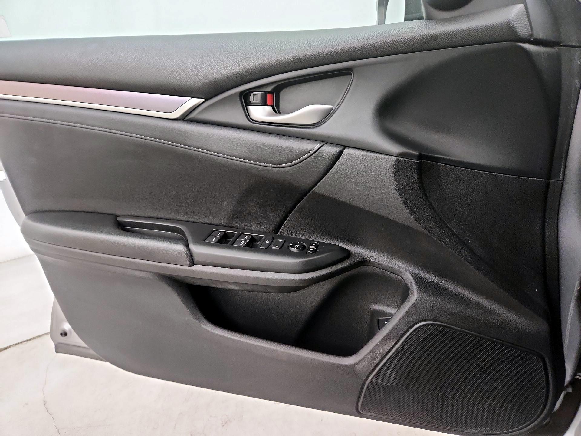 Thumbnail: 2016 Honda Civic - 12