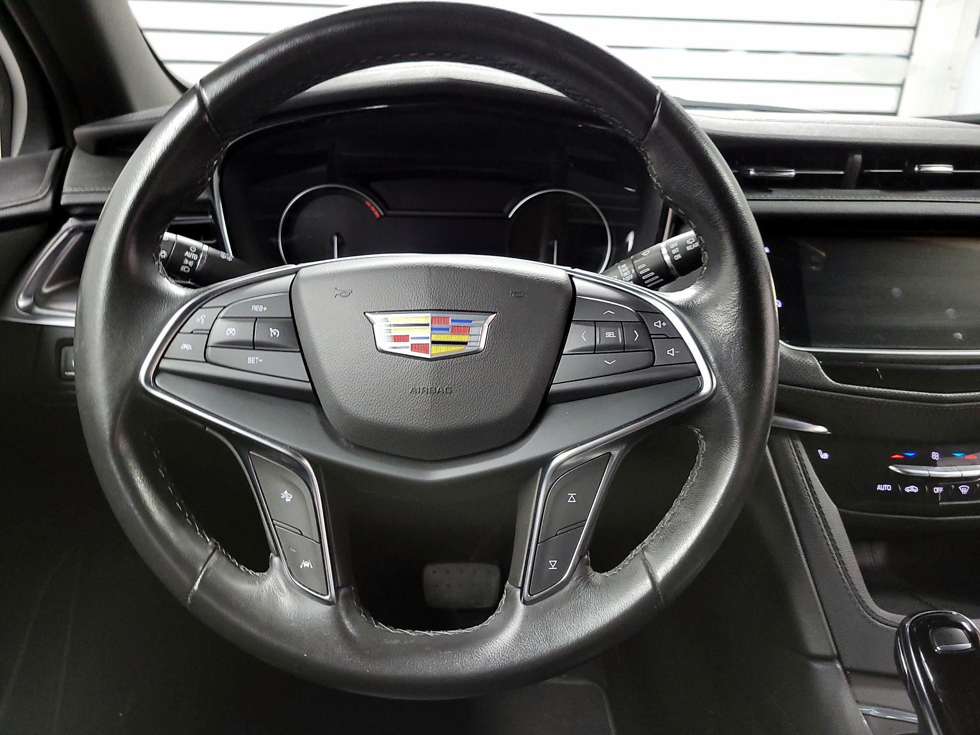 Thumbnail: 2023 Cadillac XT5 - 10