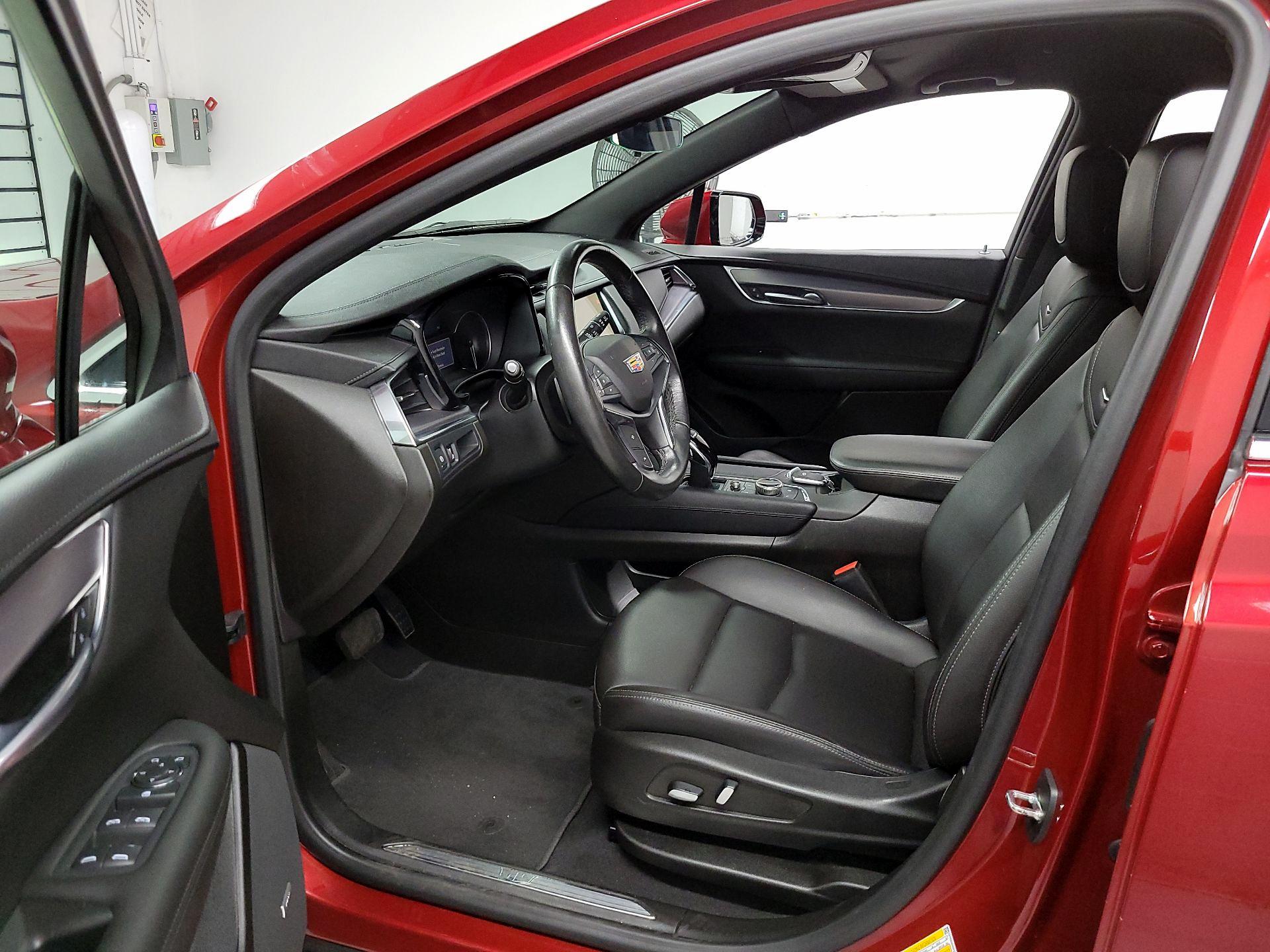 Thumbnail: 2023 Cadillac XT5 - 11