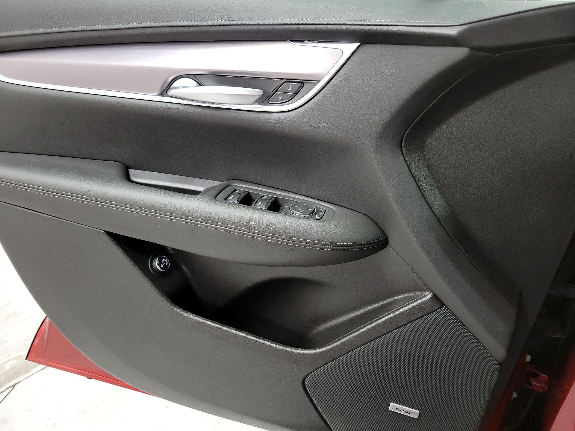 Thumbnail: 2023 Cadillac XT5 - 12