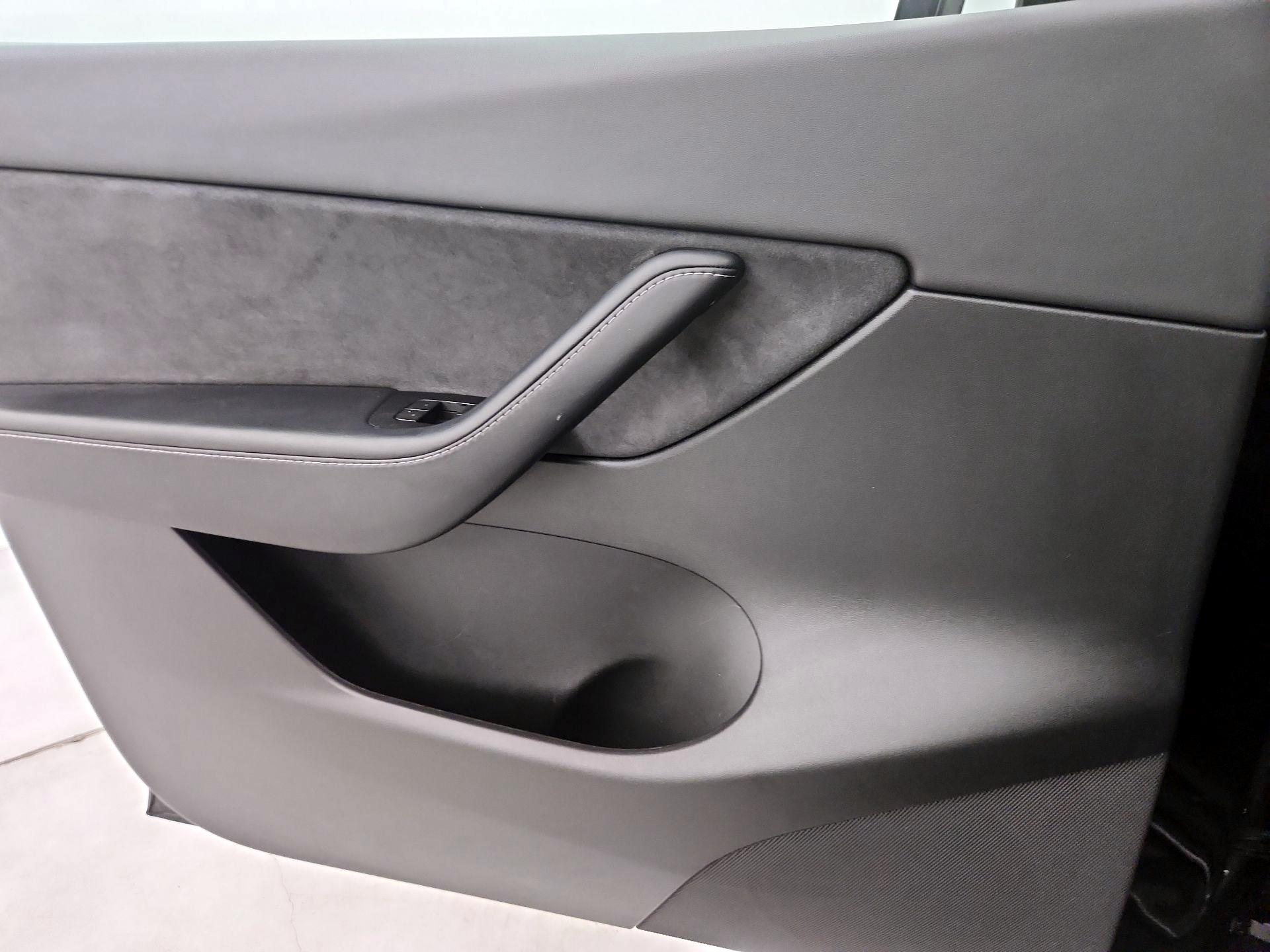 Thumbnail: 2022 Tesla Model Y - 12