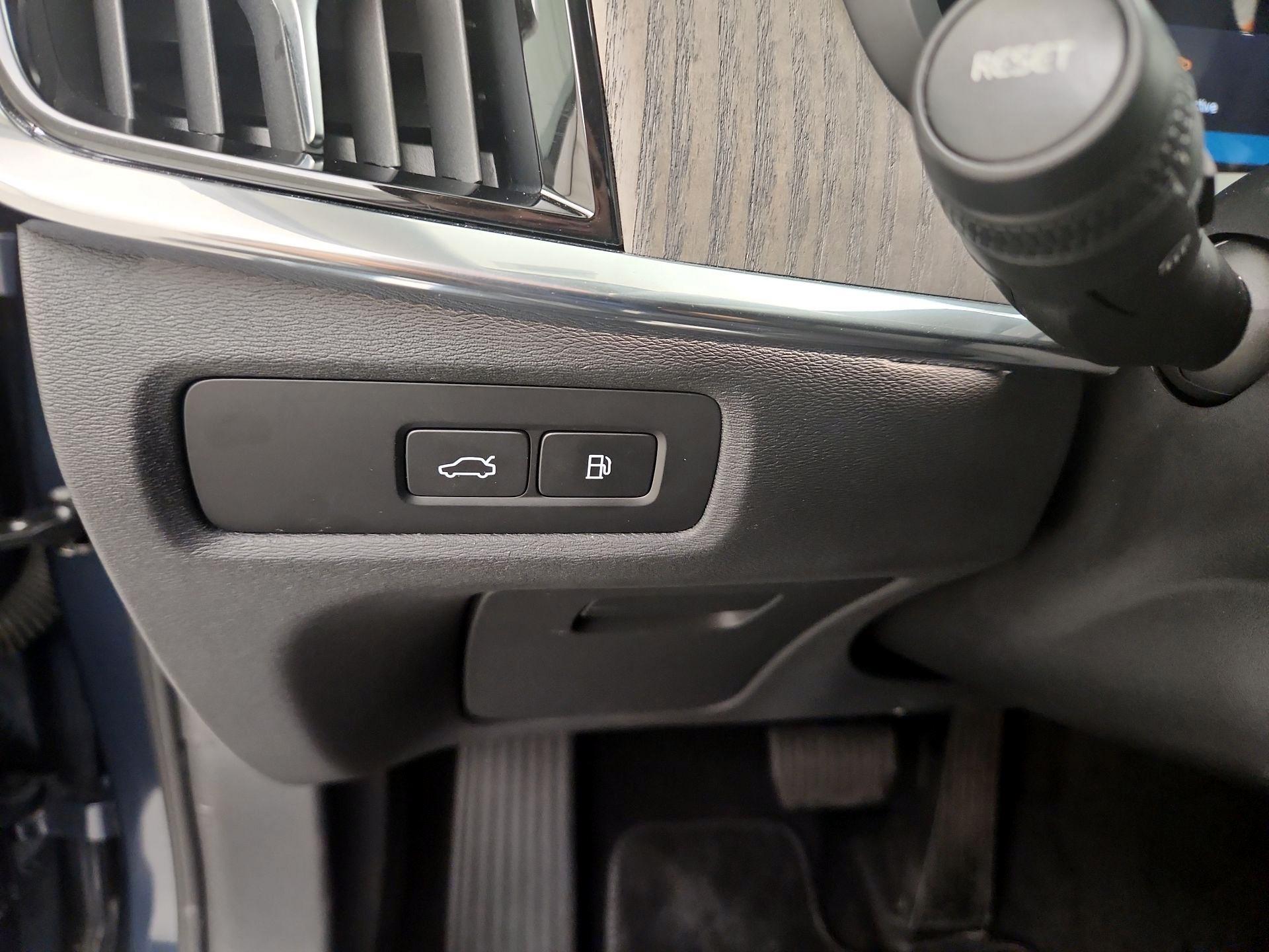 Thumbnail: 2023 Volvo S90 - 13