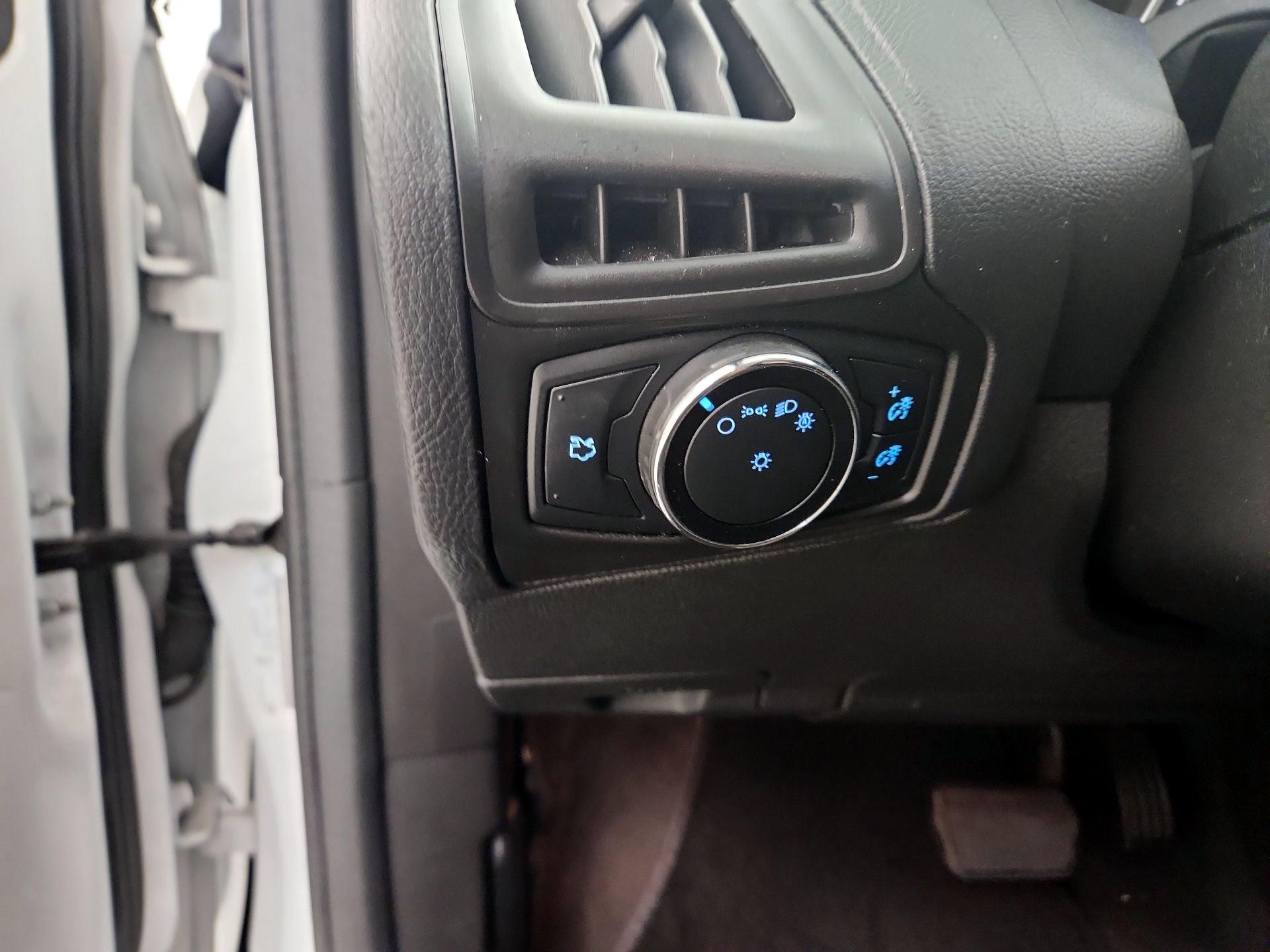 Thumbnail: 2014 Ford Focus - 13