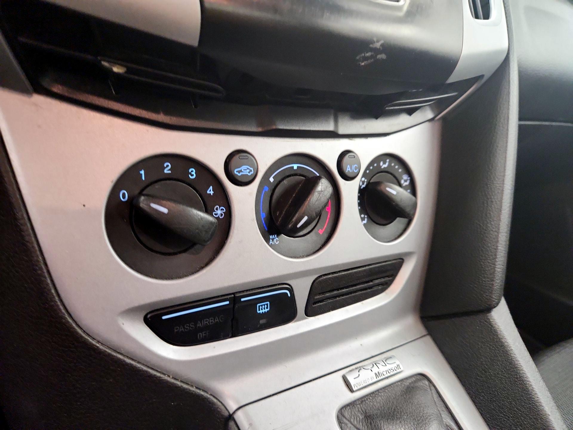 Thumbnail: 2014 Ford Focus - 15