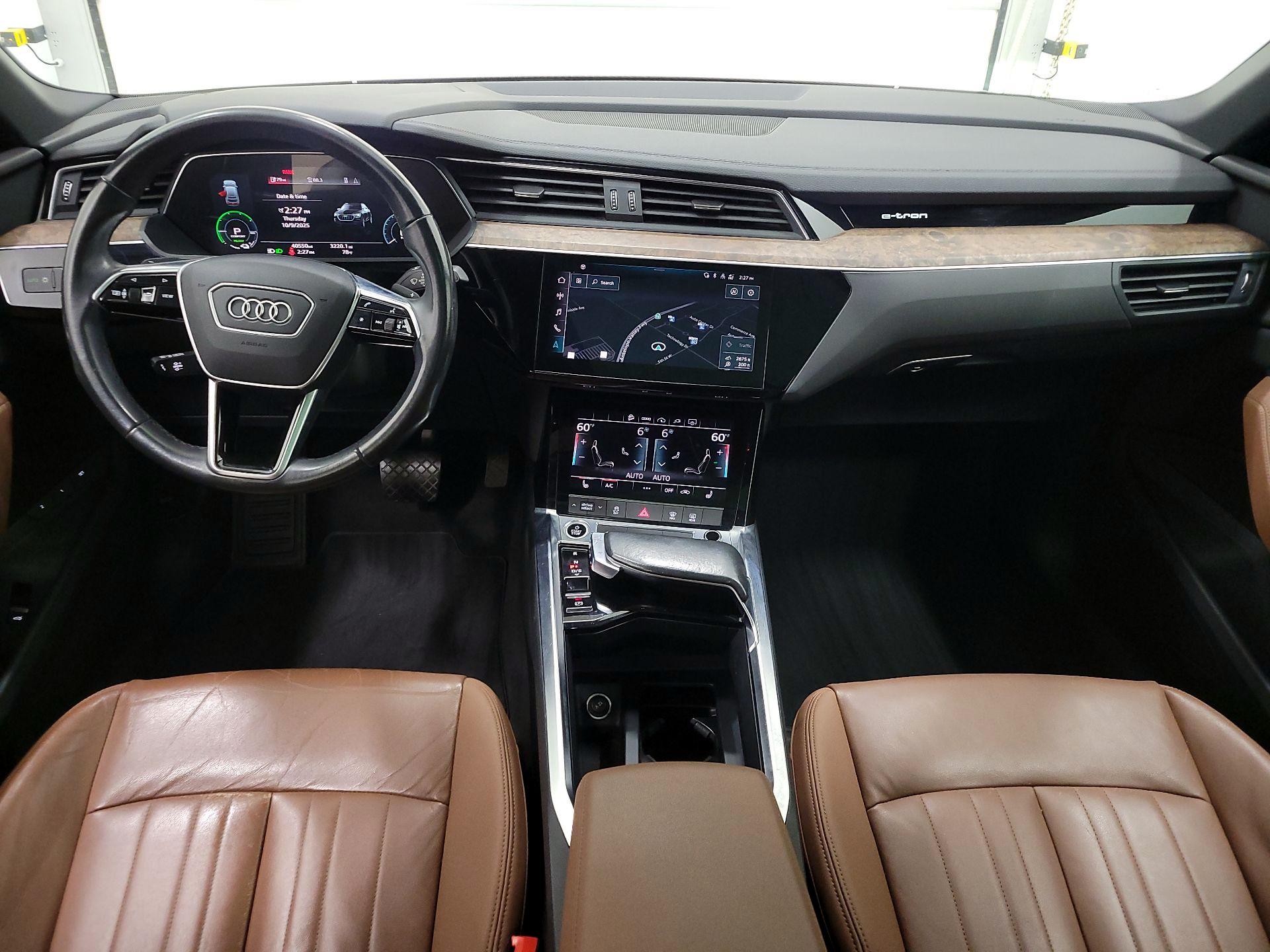 Thumbnail: 2022 Audi e-tron S - 9