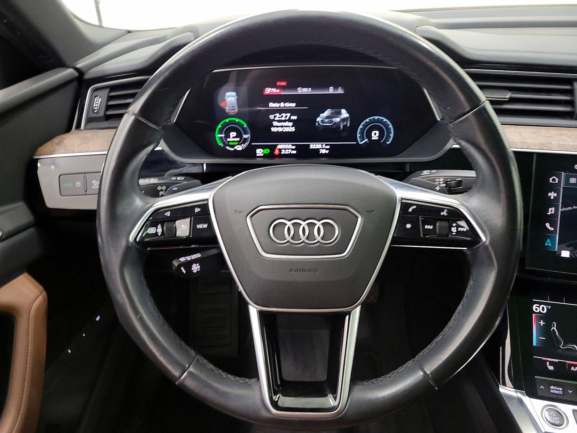 Thumbnail: 2022 Audi e-tron S - 10