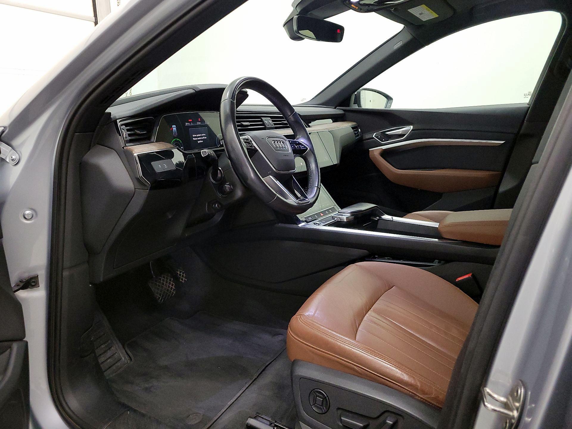 Thumbnail: 2022 Audi e-tron S - 11