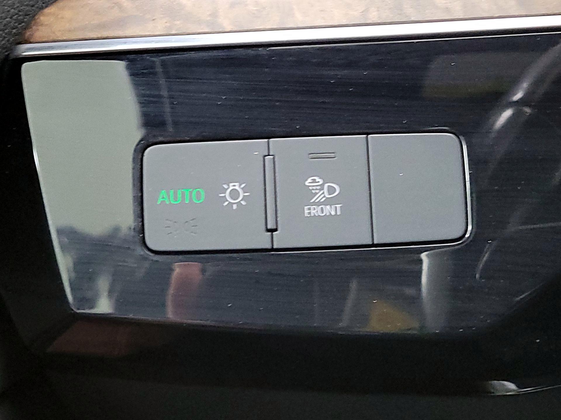 Thumbnail: 2022 Audi e-tron S - 13