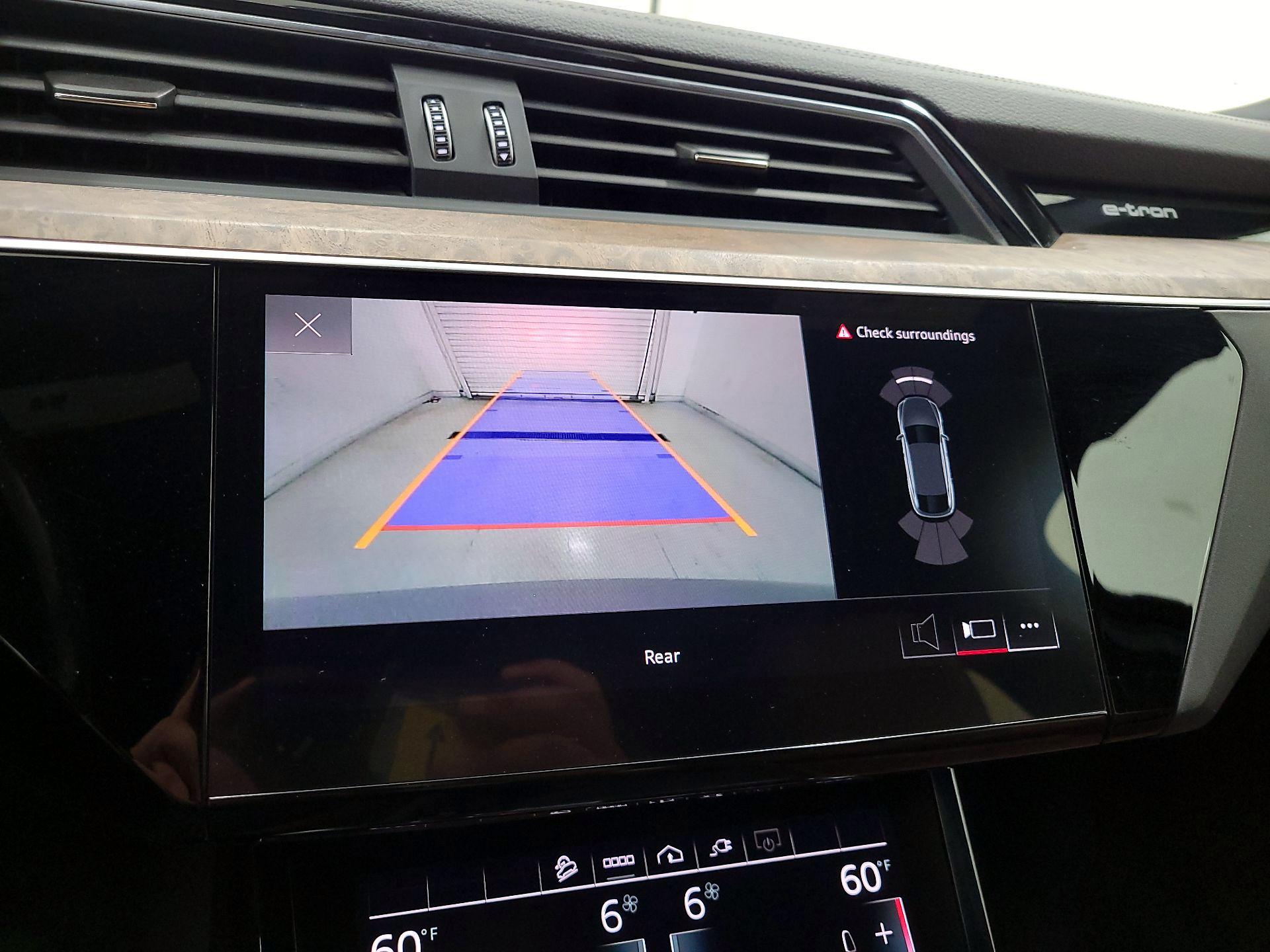 Thumbnail: 2022 Audi e-tron S - 15