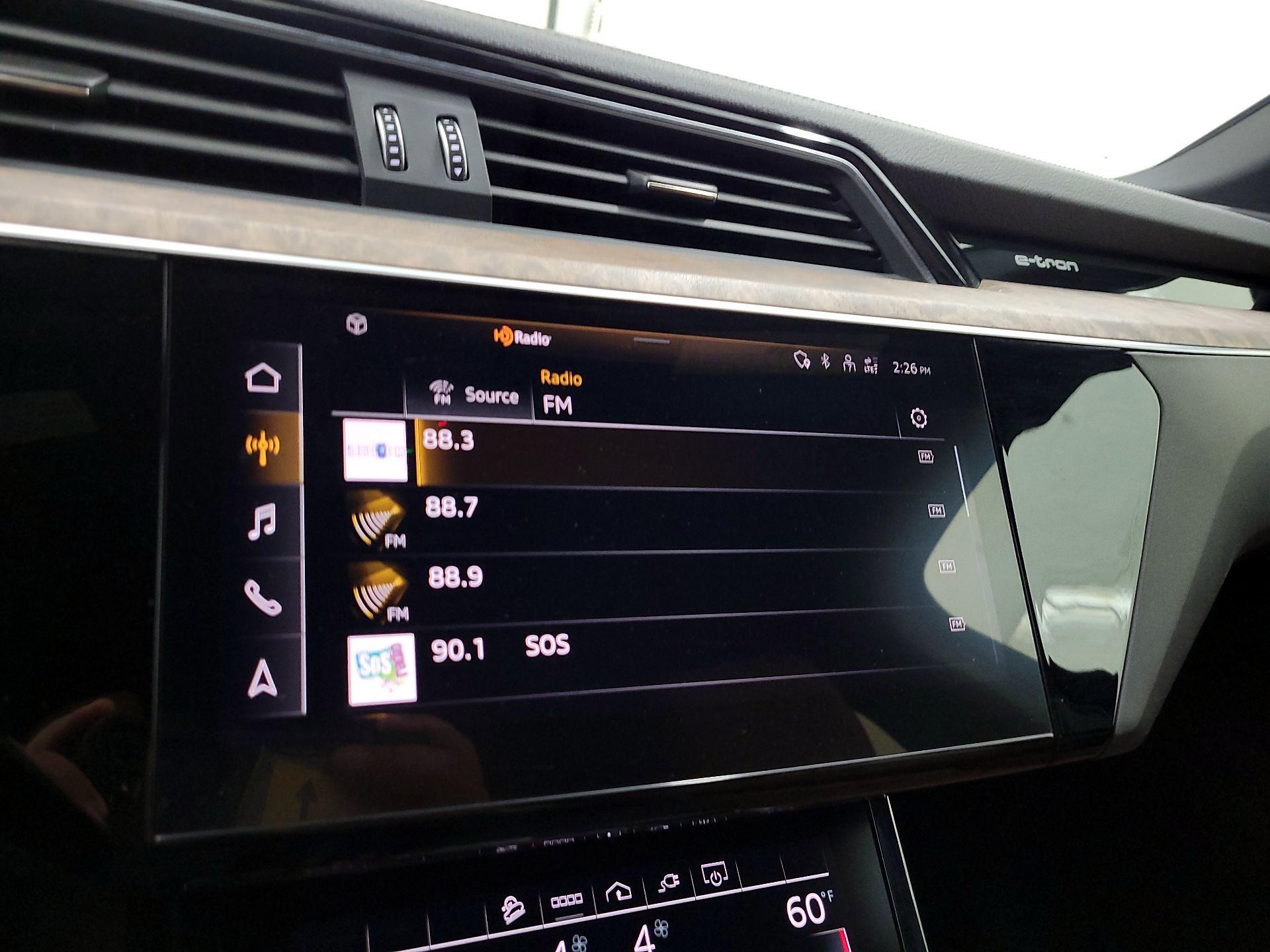 Thumbnail: 2022 Audi e-tron S - 16