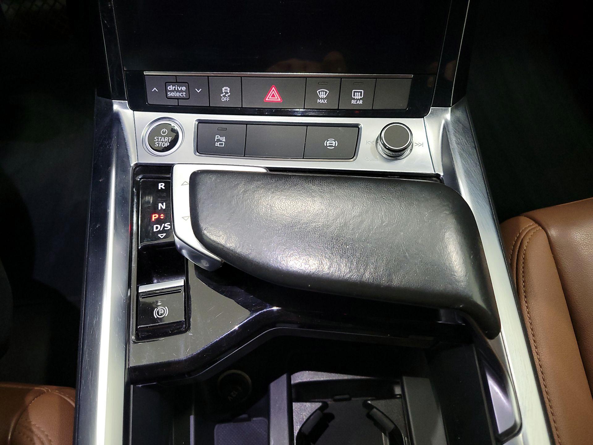 Thumbnail: 2022 Audi e-tron S - 18