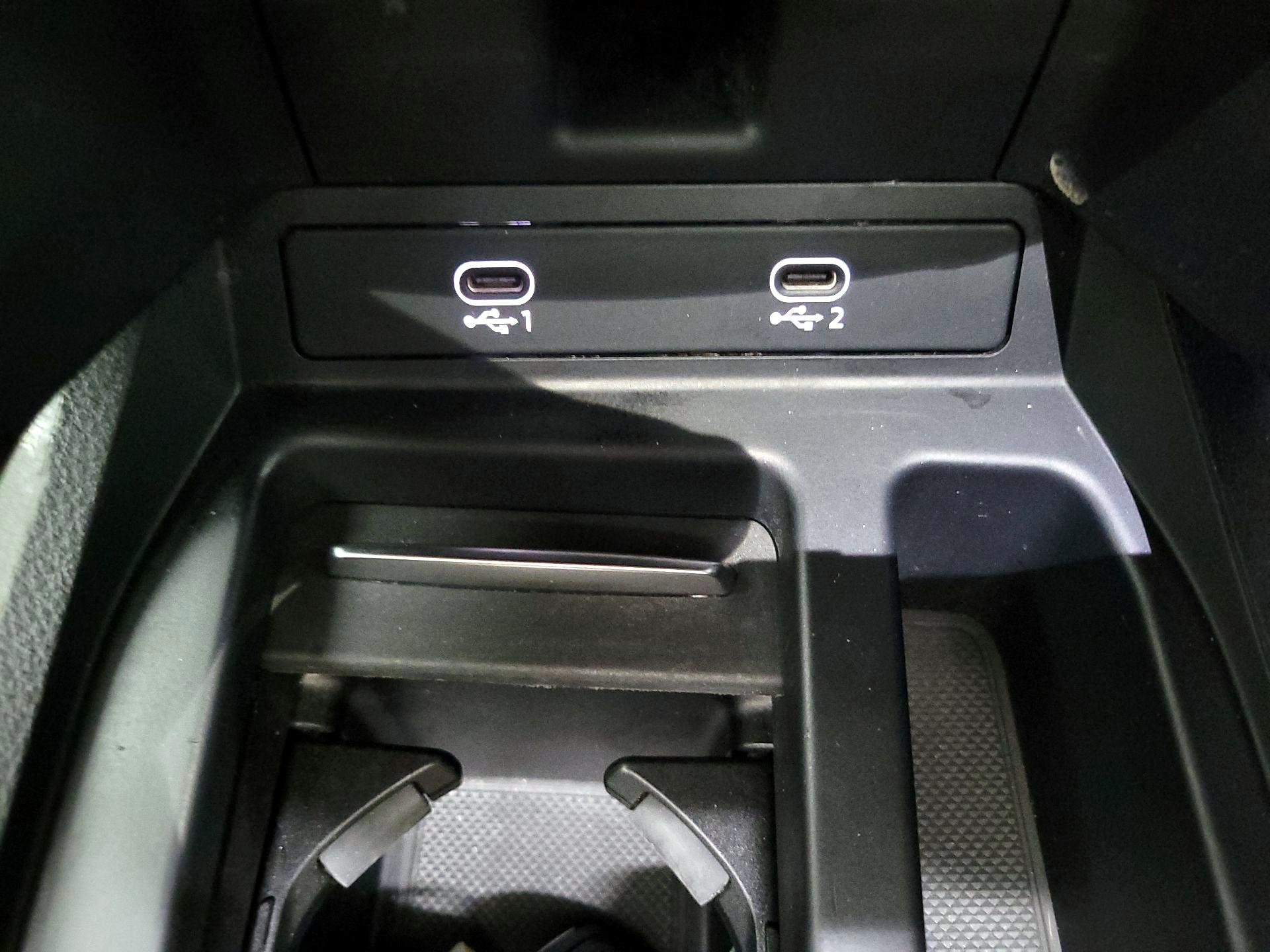 Thumbnail: 2022 Audi e-tron S - 19