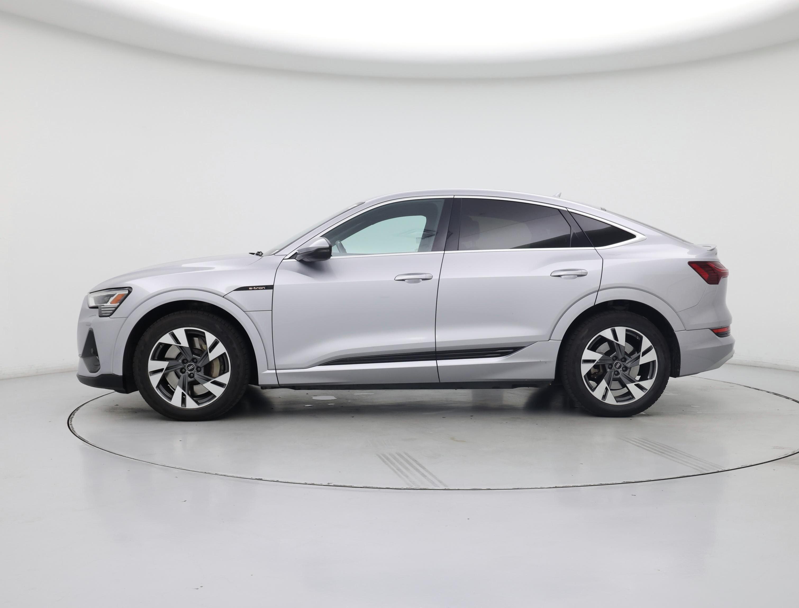 Thumbnail: 2022 Audi e-tron S - 3