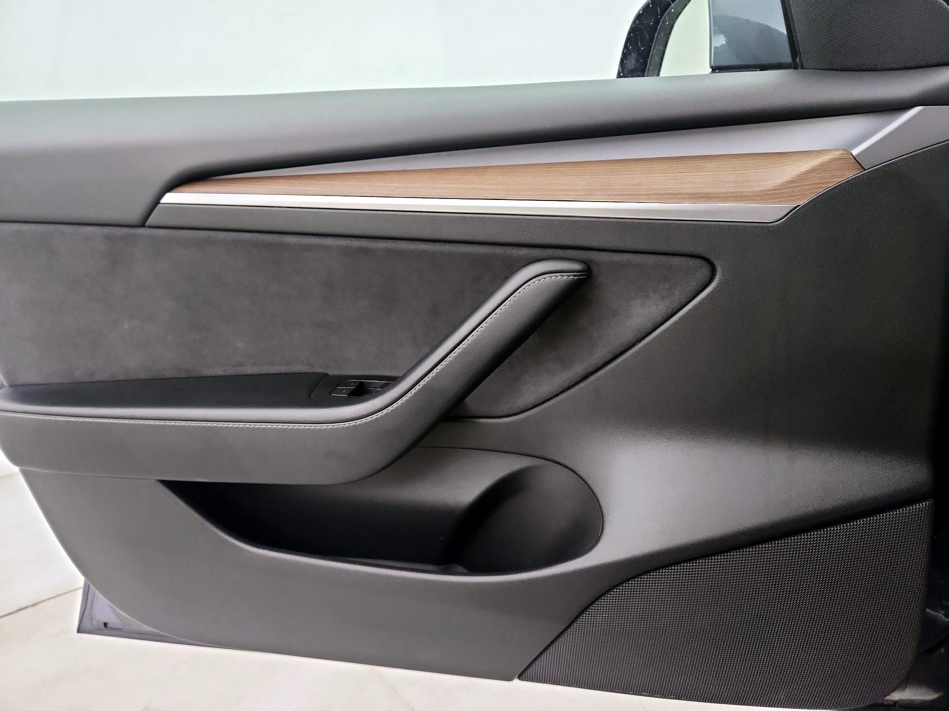 Thumbnail: 2022 Tesla Model 3 - 12