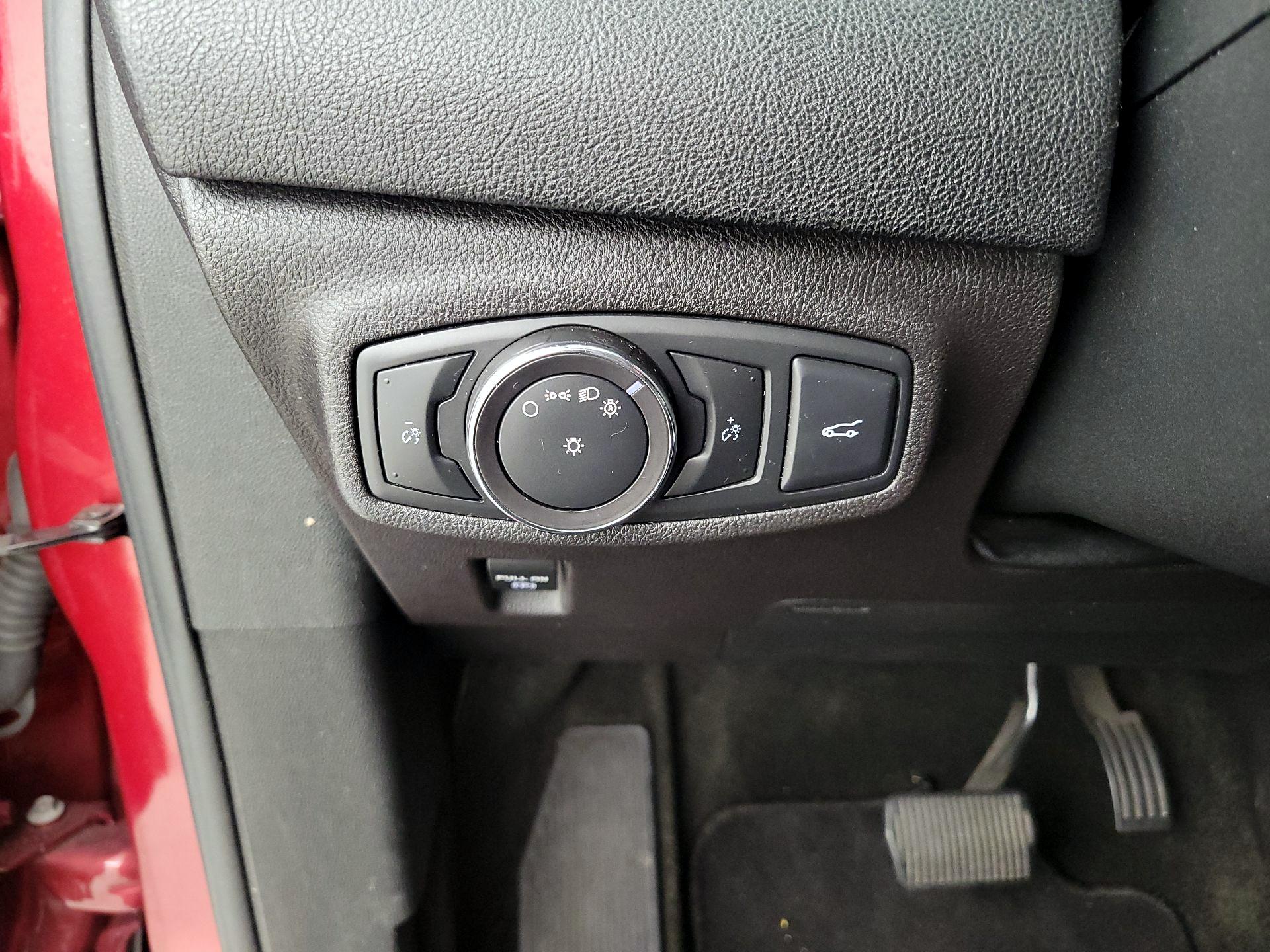 Thumbnail: 2016 Lincoln MKC - 13