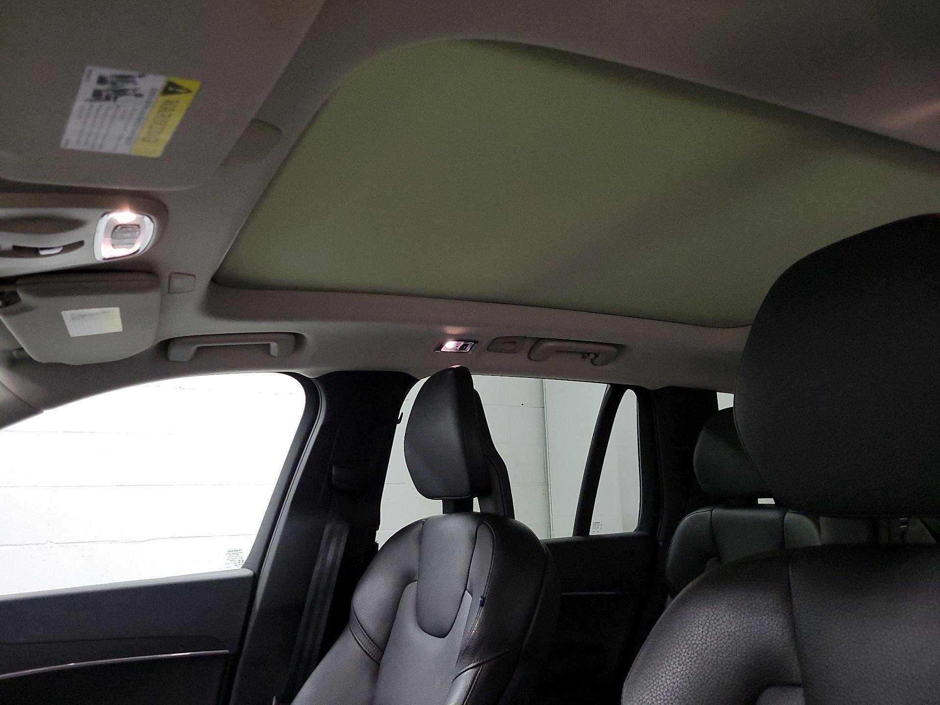 Thumbnail: 2020 Volvo XC90 - 17