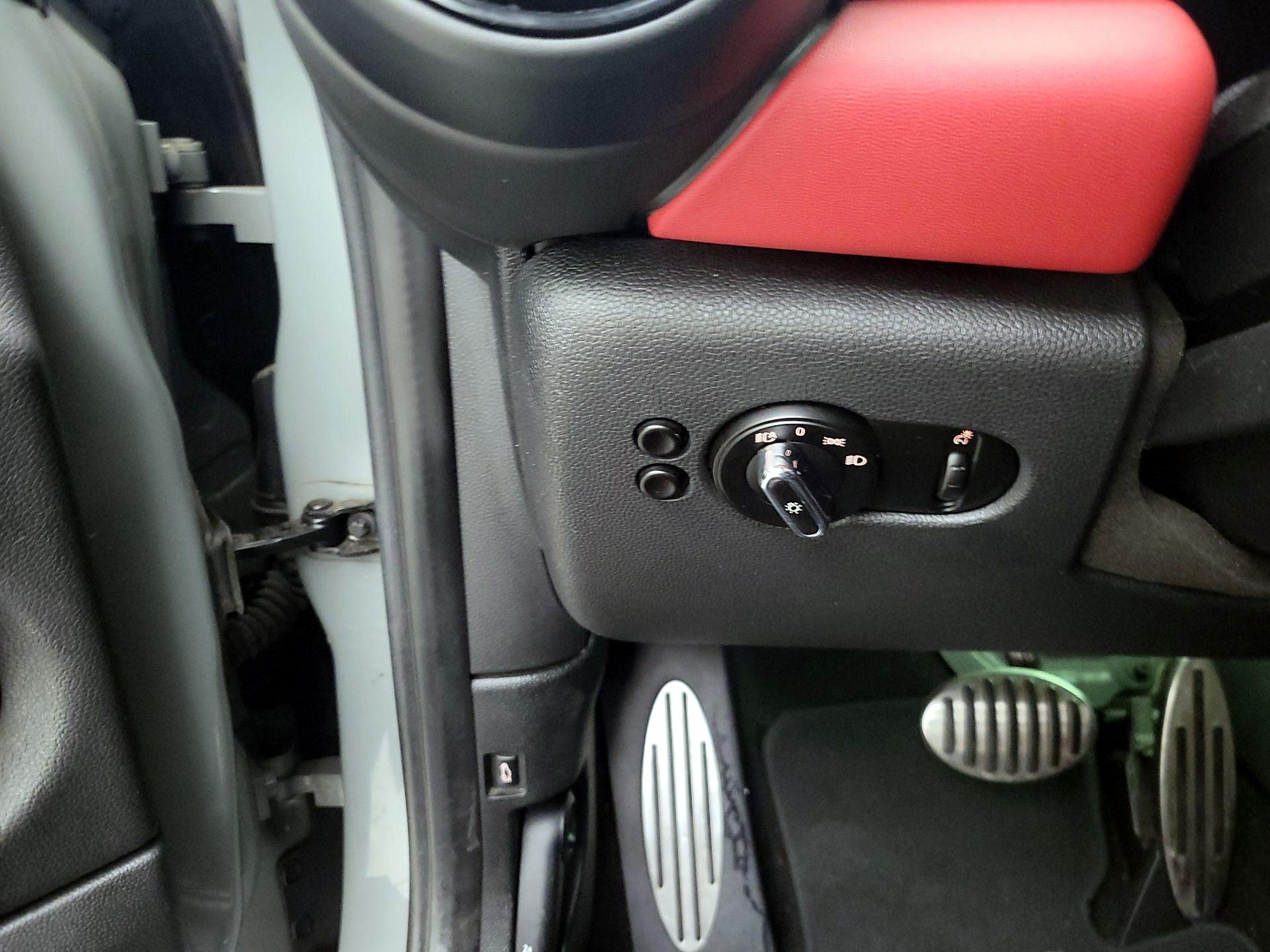 Thumbnail: 2016 MINI Cooper Hardtop - 13