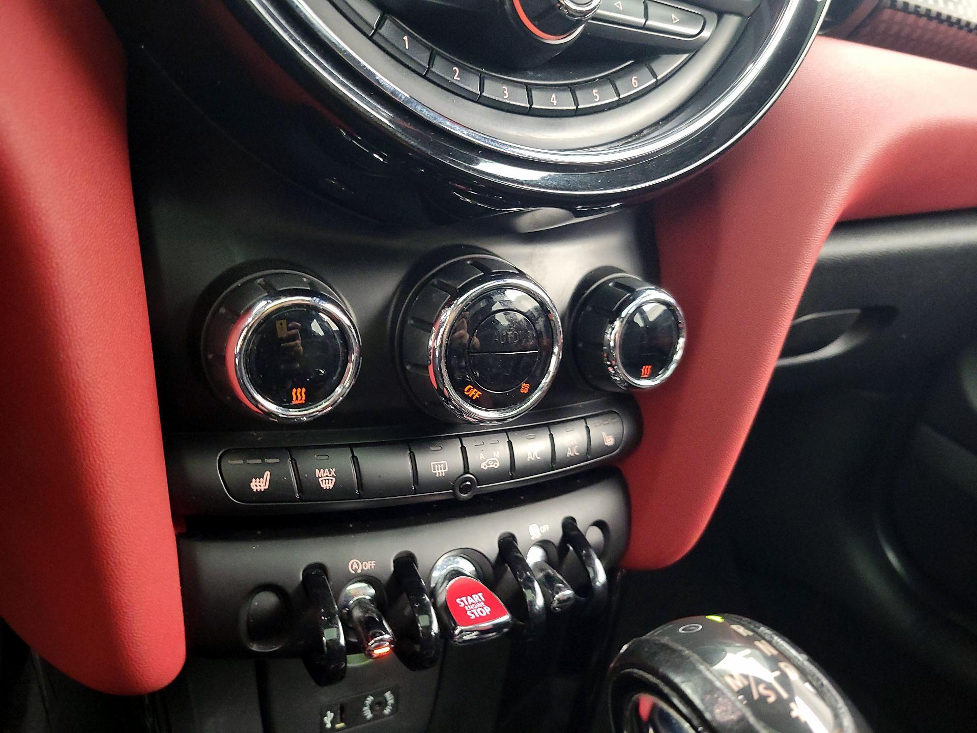 Thumbnail: 2016 MINI Cooper Hardtop - 15