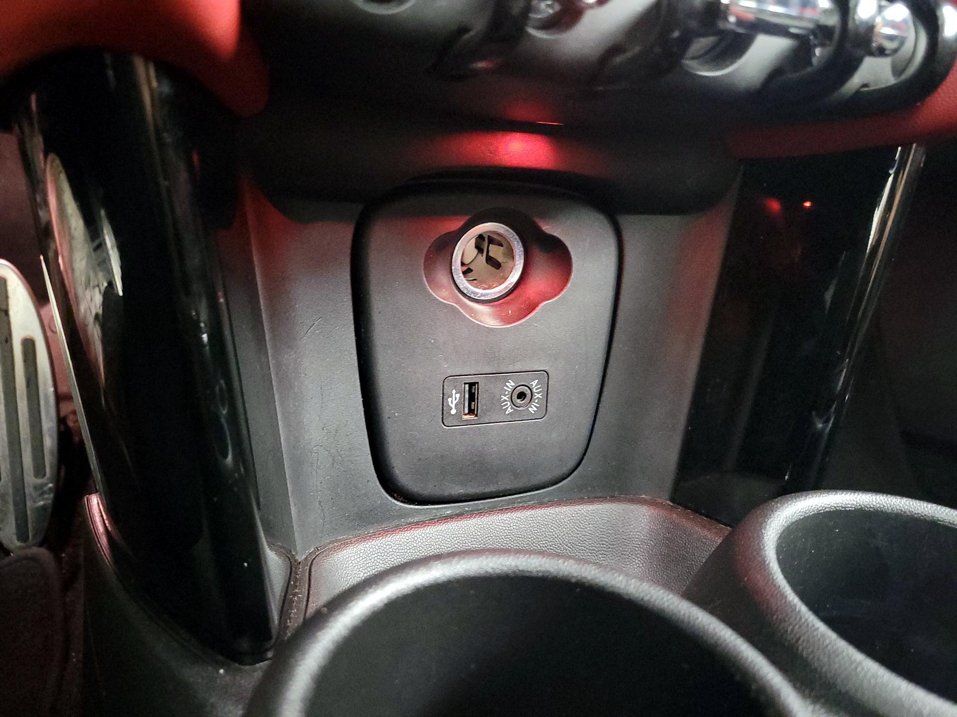 Thumbnail: 2016 MINI Cooper Hardtop - 17