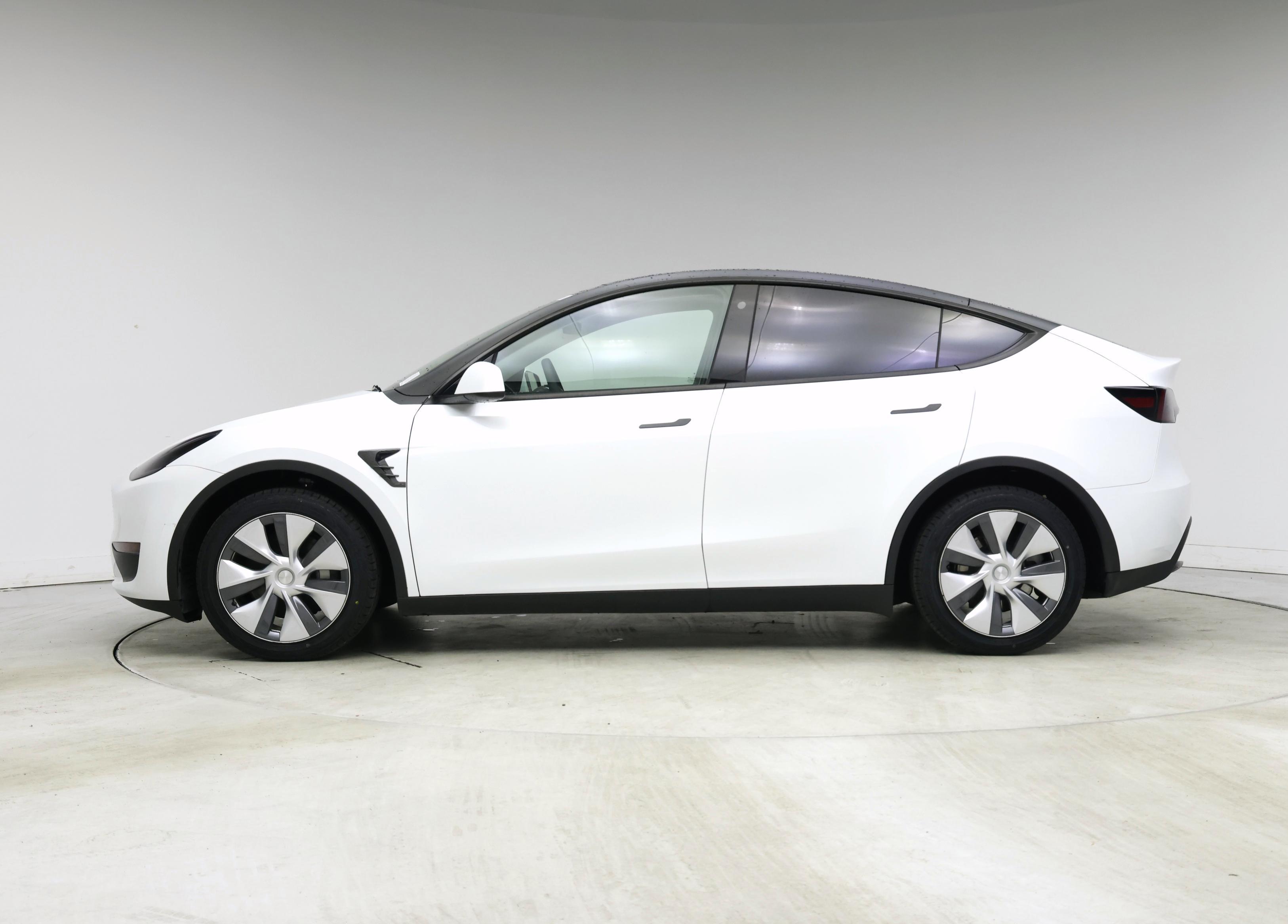 Thumbnail: 2023 Tesla Model Y - 3
