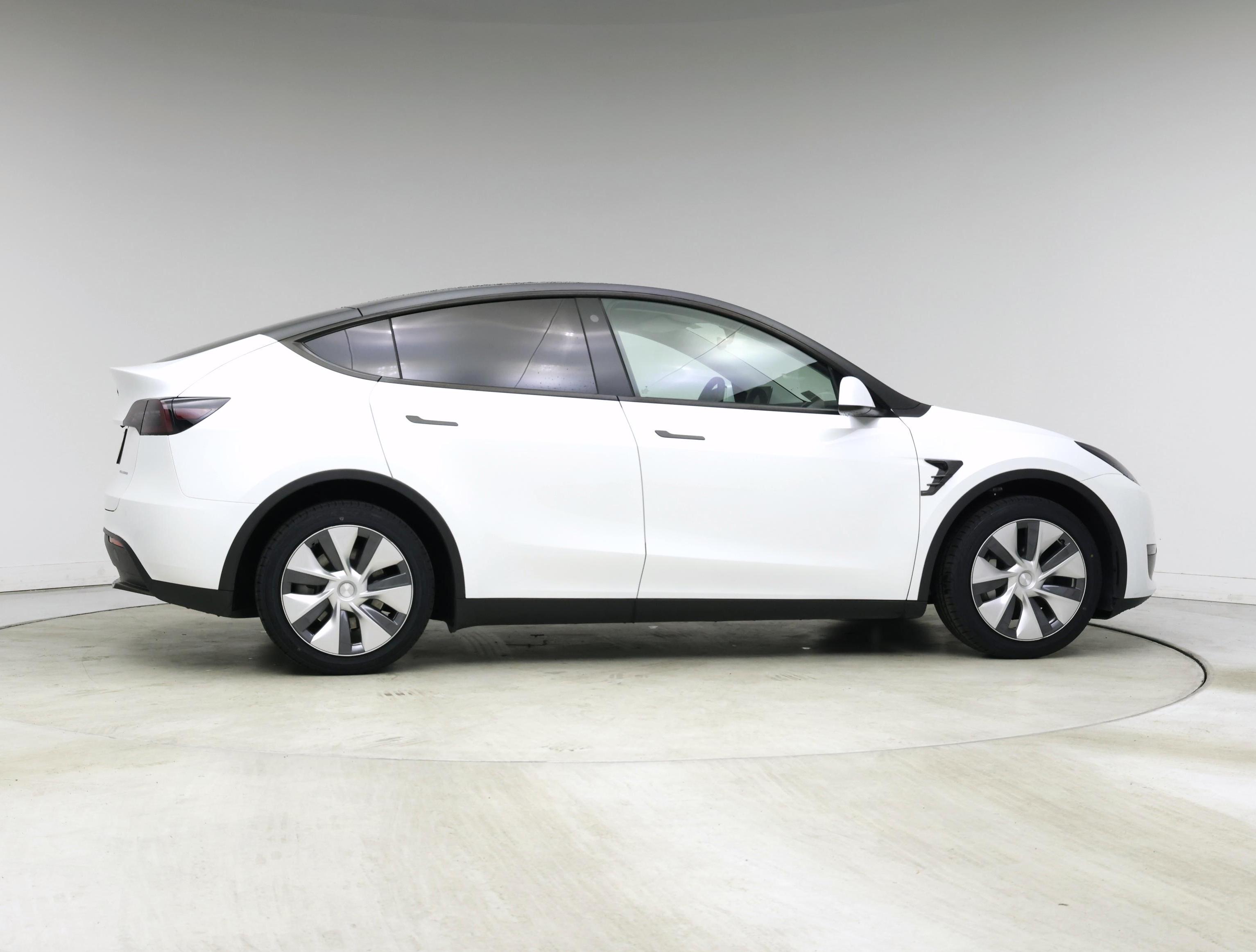 Thumbnail: 2023 Tesla Model Y - 7
