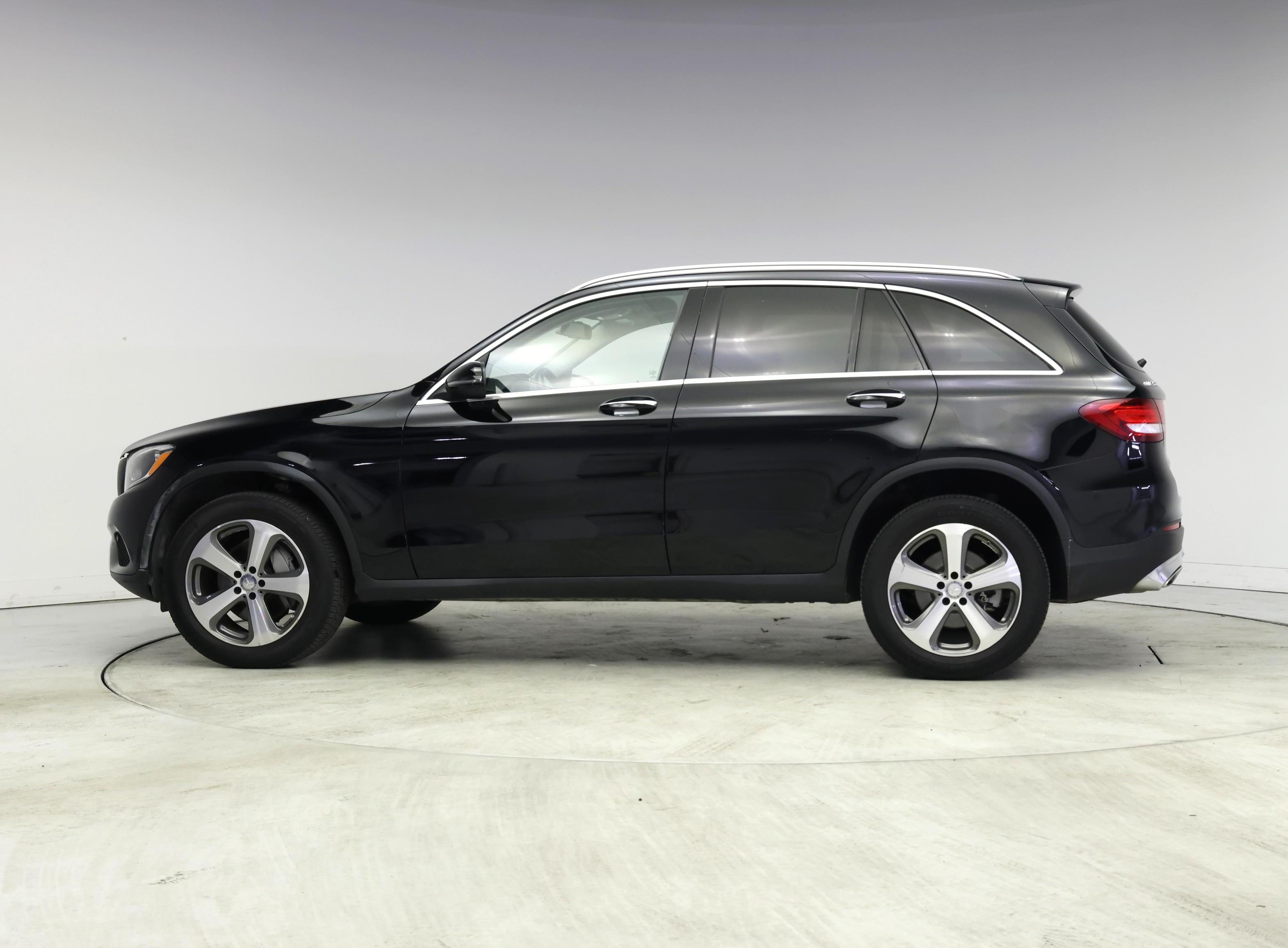 Thumbnail: 2016 Mercedes-Benz GLC - 3