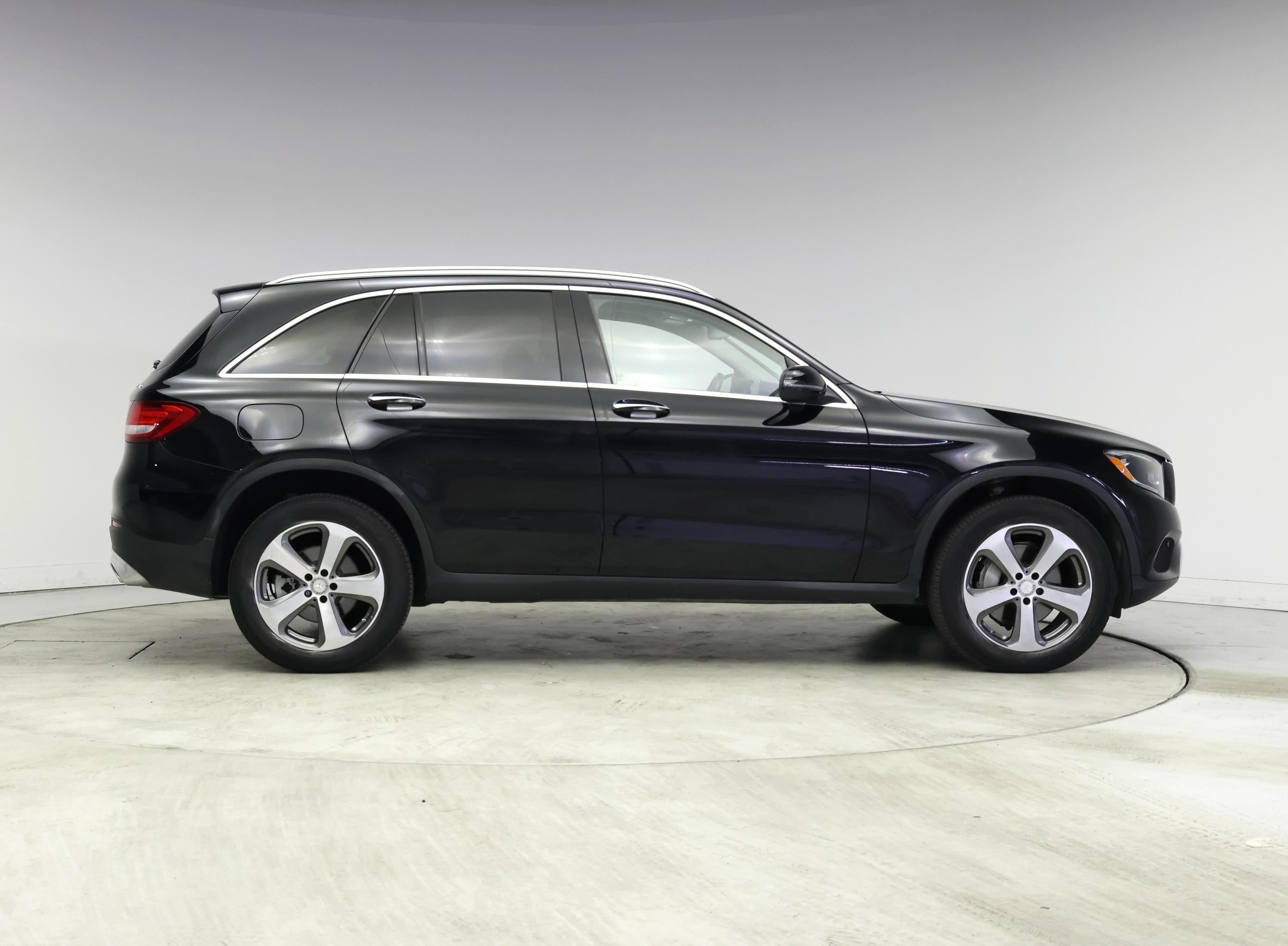 Thumbnail: 2016 Mercedes-Benz GLC - 7