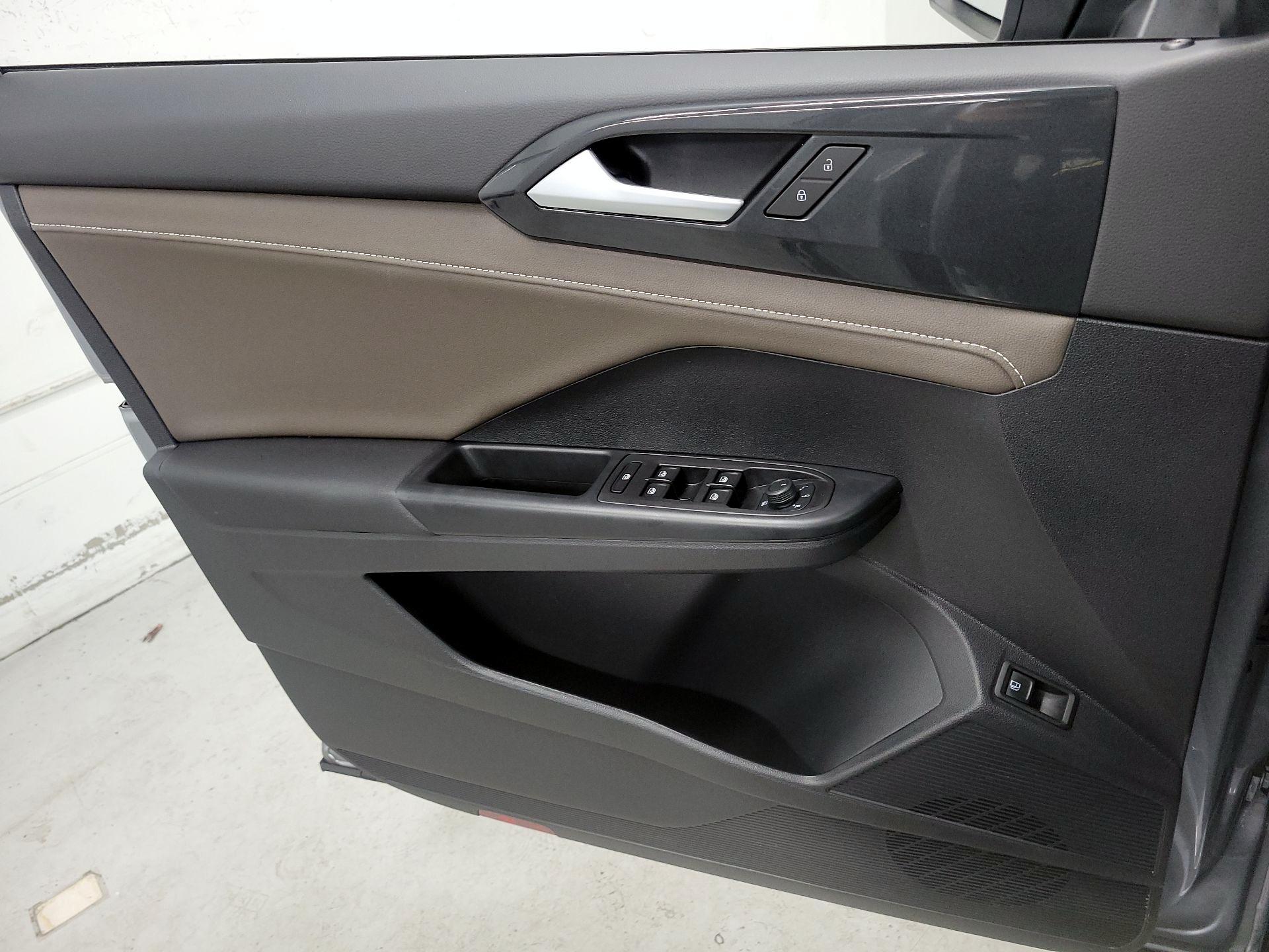 Thumbnail: 2022 Volkswagen Taos - 12