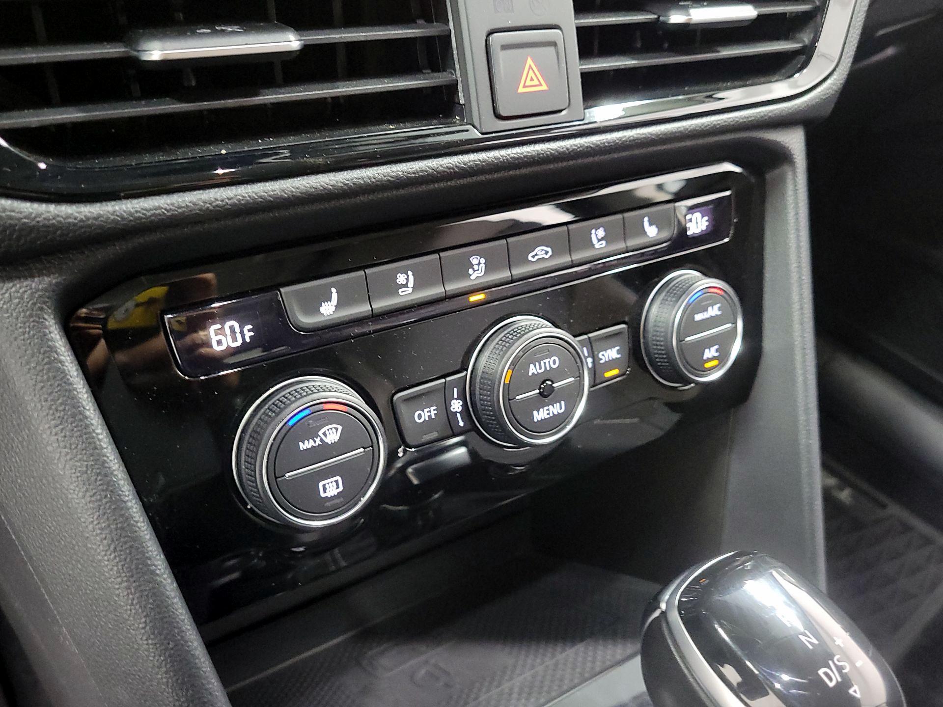 Thumbnail: 2022 Volkswagen Taos - 16